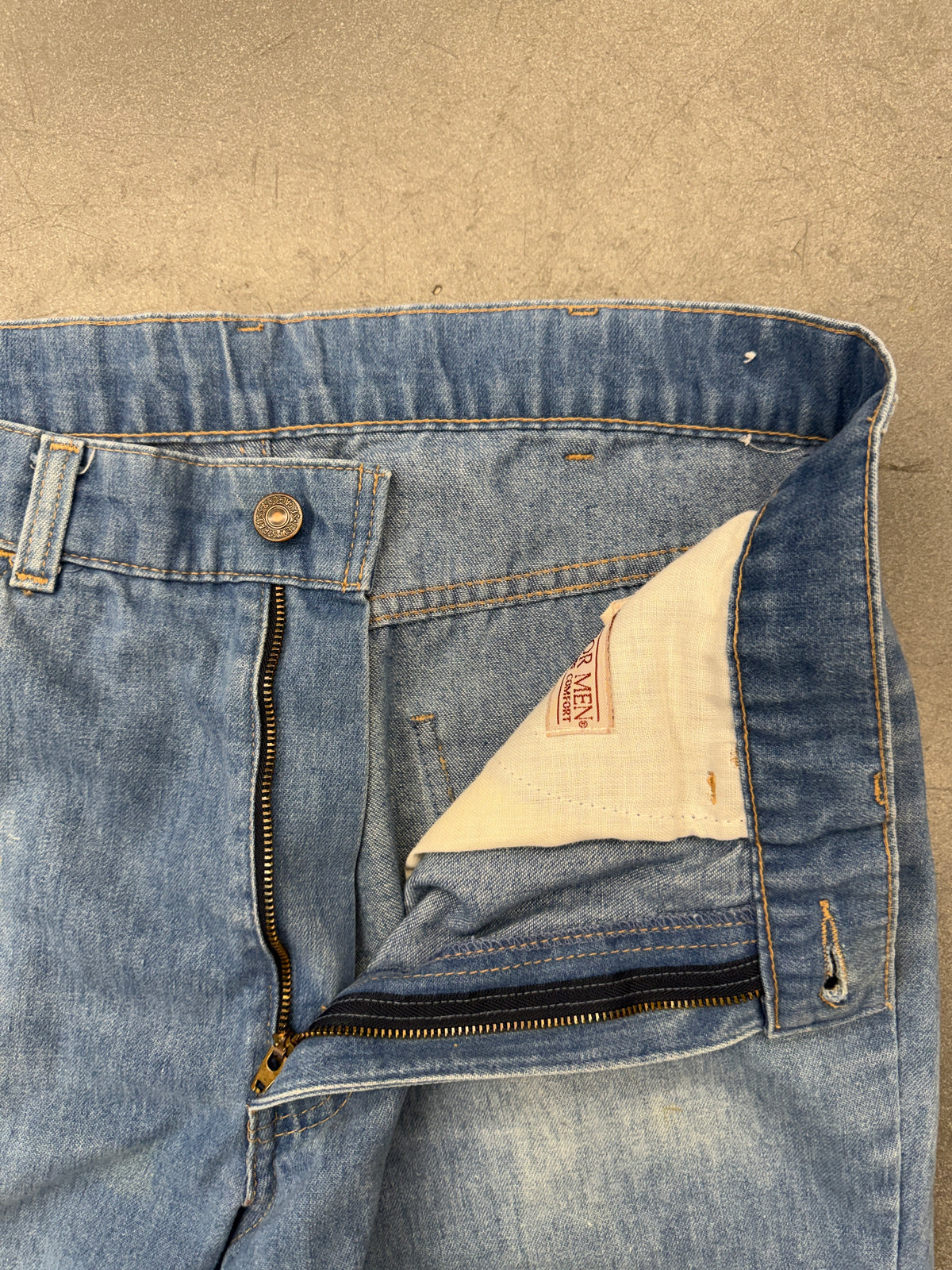 80S LEVI'S FOR MEN WITH A SKOSH MORE COMFORT DENIM JEANS (32X27)