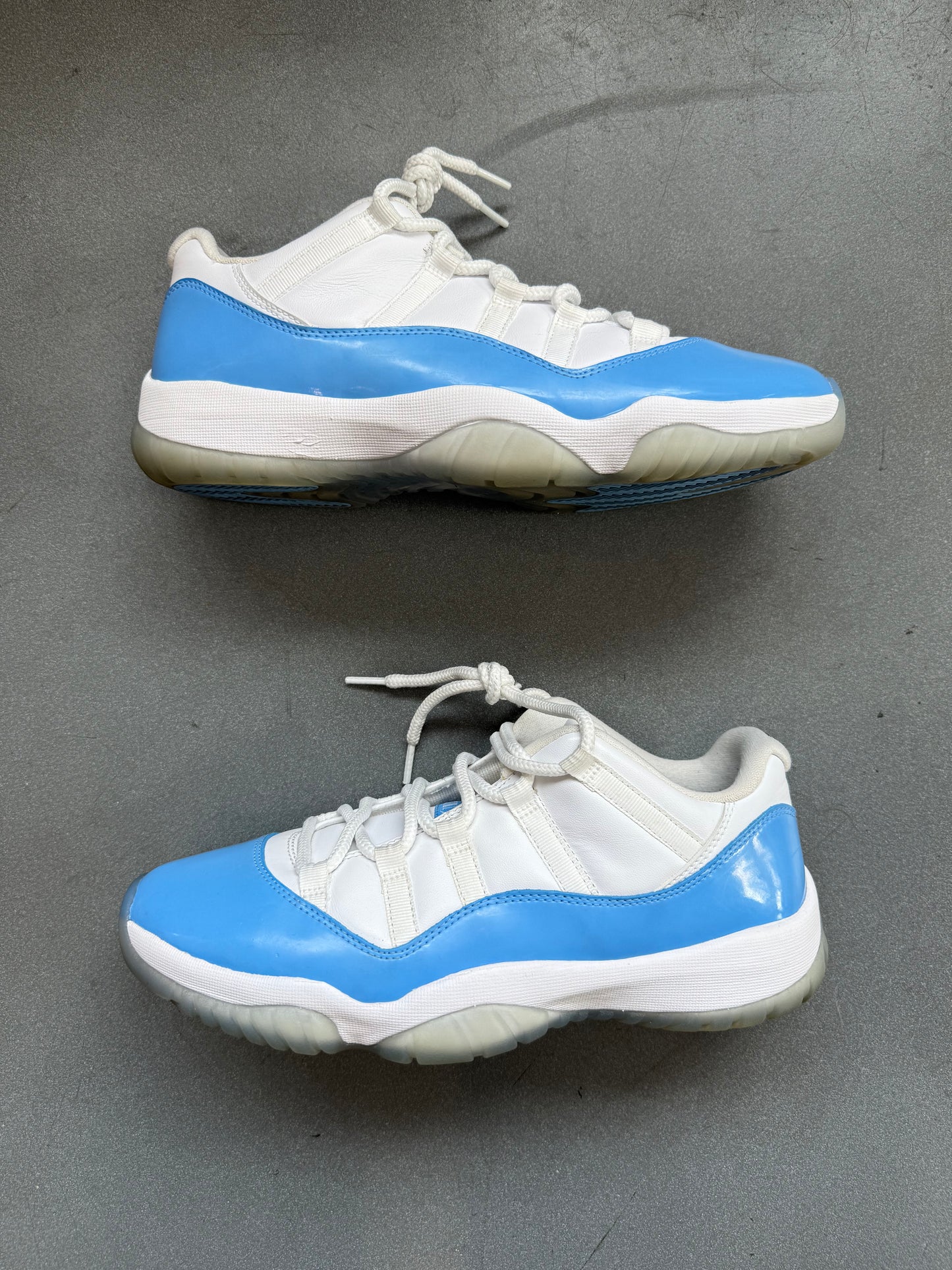 2017 SIZE 10.5 JORDAN 11 RETRO LOW UNIVERSITY BLUE (PRE-OWNED NO BOX)