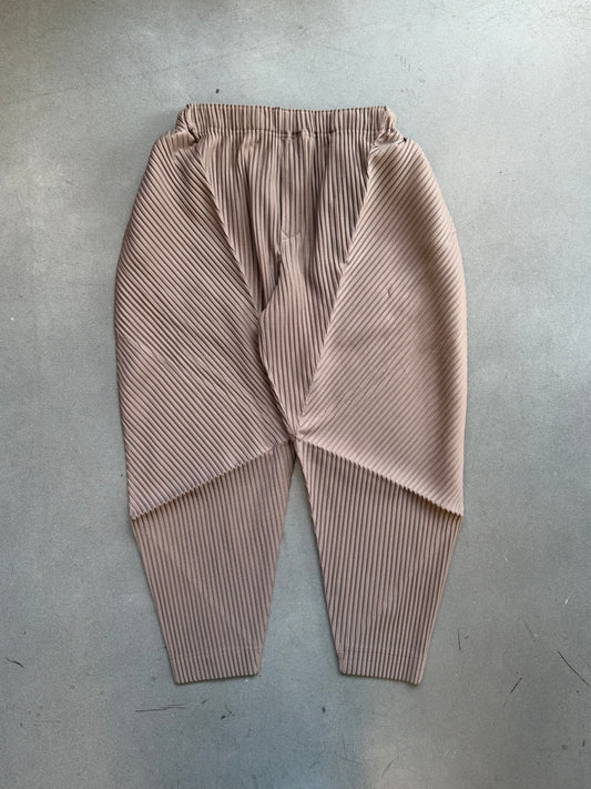 HOMME PLISSE ISSEY MIYAKE PLEATED PANTS - ALPACA BROWN