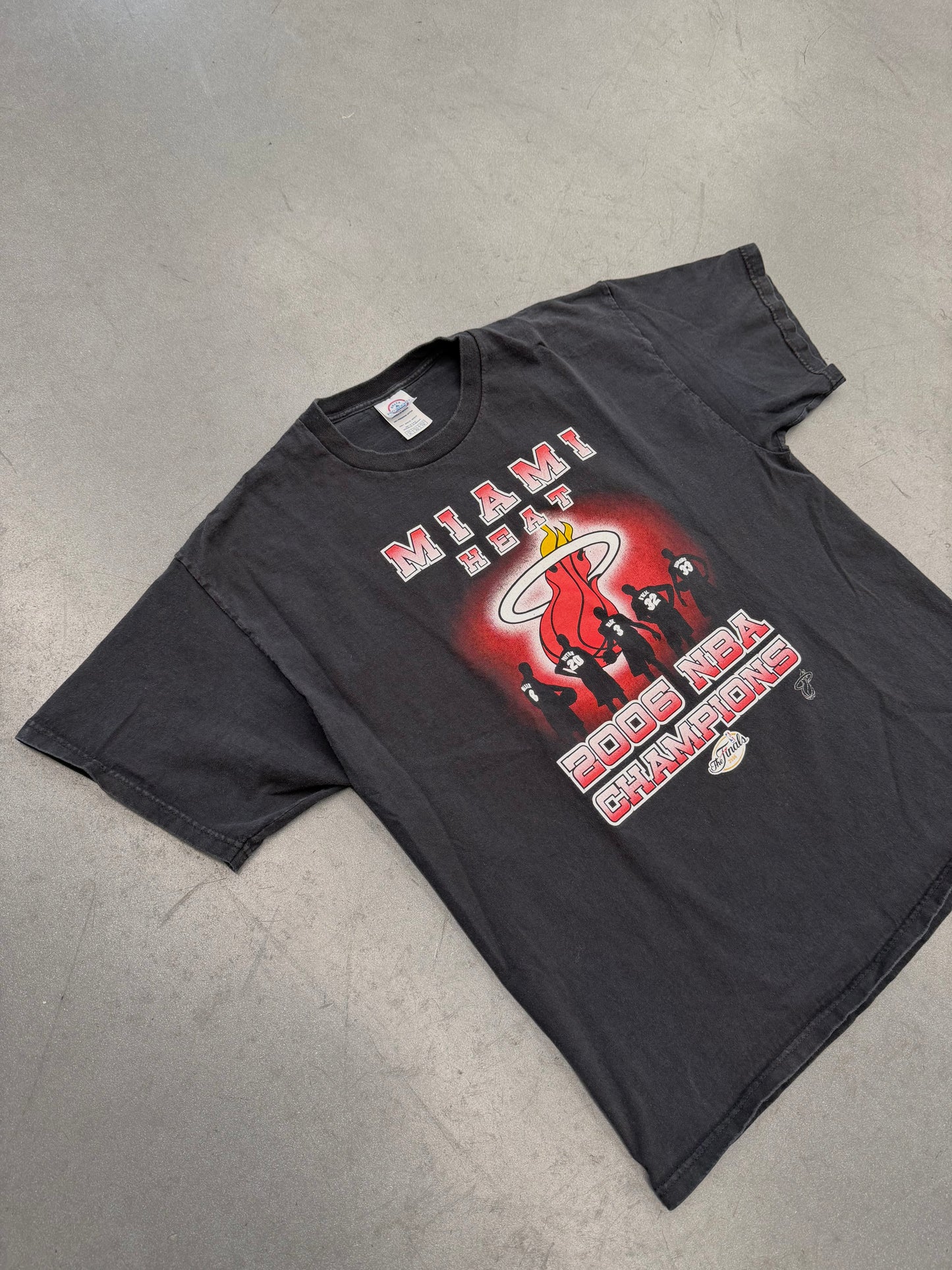 2006 MIAMI HEAT NBA CHAMPIONS TEE (DELTA PRO WEIGHT TAG)