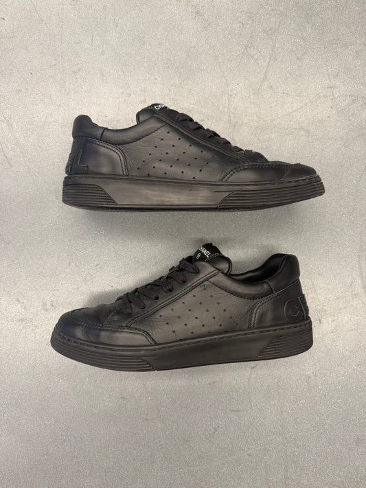 SIZE 42 CHANEL G36487 LEATHER SNEAKER - BLACK