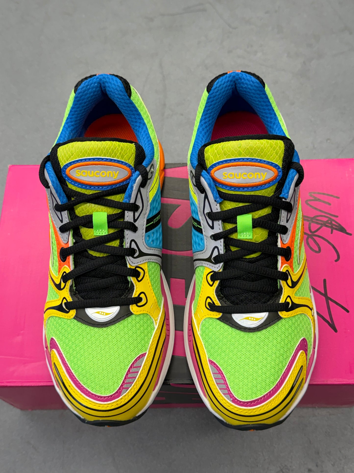 2025 SIZE 7 SAUCONY PROGRID TRIUMPH 4 WESTSIDE GUNN SUPER FLYGOD (NEW WITH SIGNED BOX)