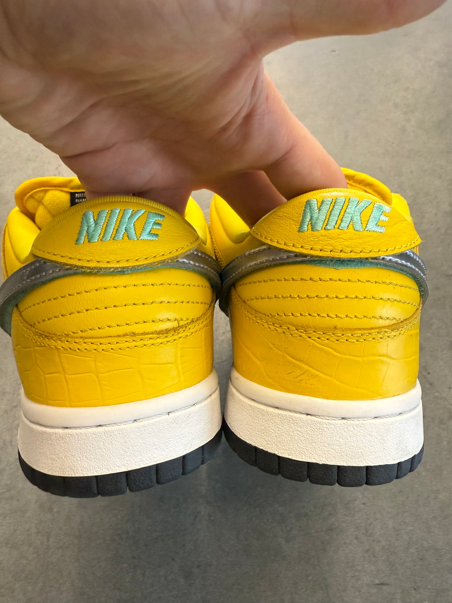 2018 SIZE 8 NIKE SB DUNK LOW DIAMOND SUPPLY CO. CANARY YELLOW [LIL WAYNE'S PERSONAL PAIR] (PRE-OWNED NO BOX)