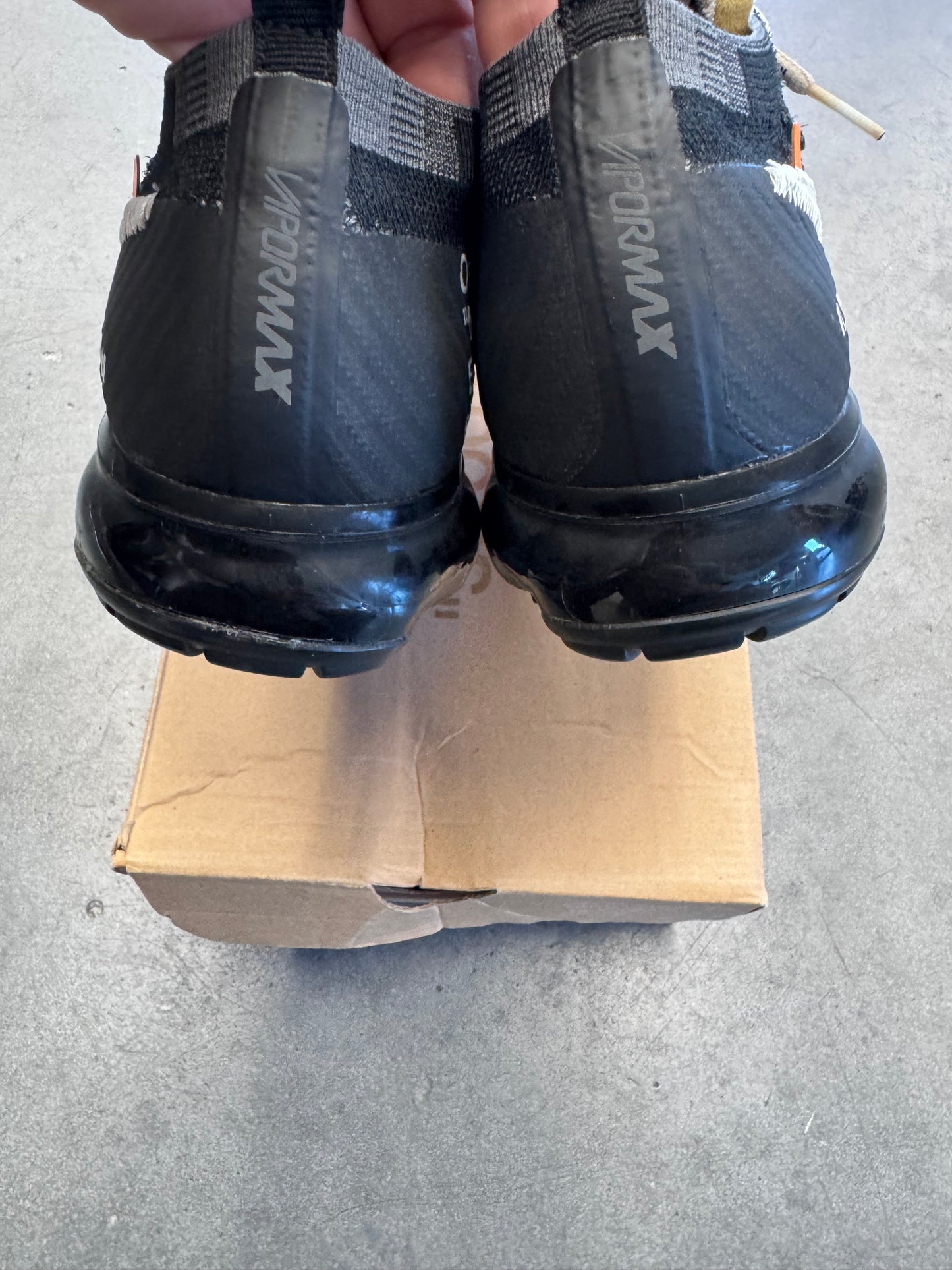 2017 SIZE 9 OFF-WHITE X NIKE THE TEN VAPORMAX (PRE OWNED WITH BOX AND ZIP TIE NO EXTRA LACES)
