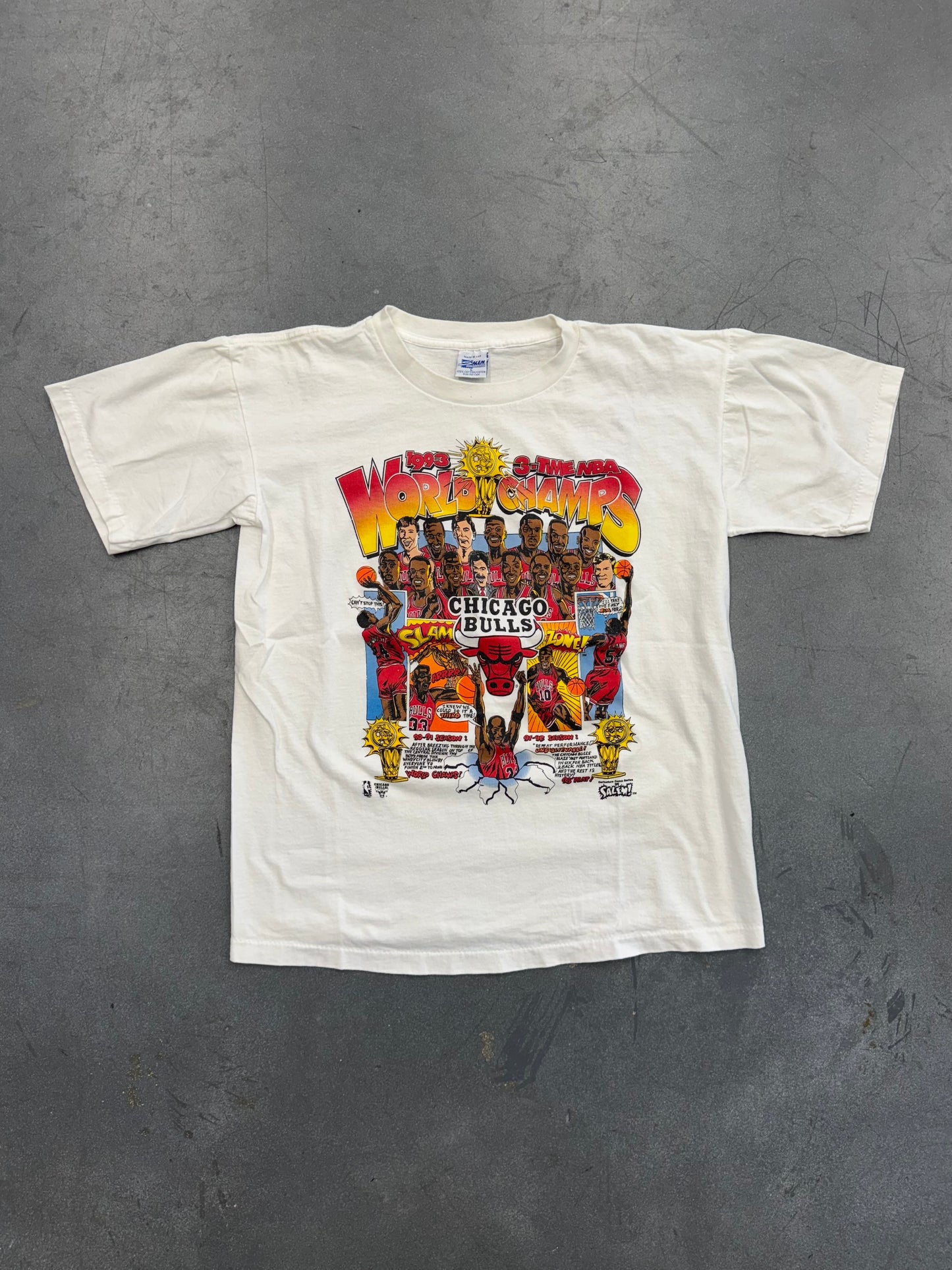 1993 SALEM SPORTSWEAR CHICAGO BULLS 3-TIME NBA WORLD CHAMPS COMIC TEE