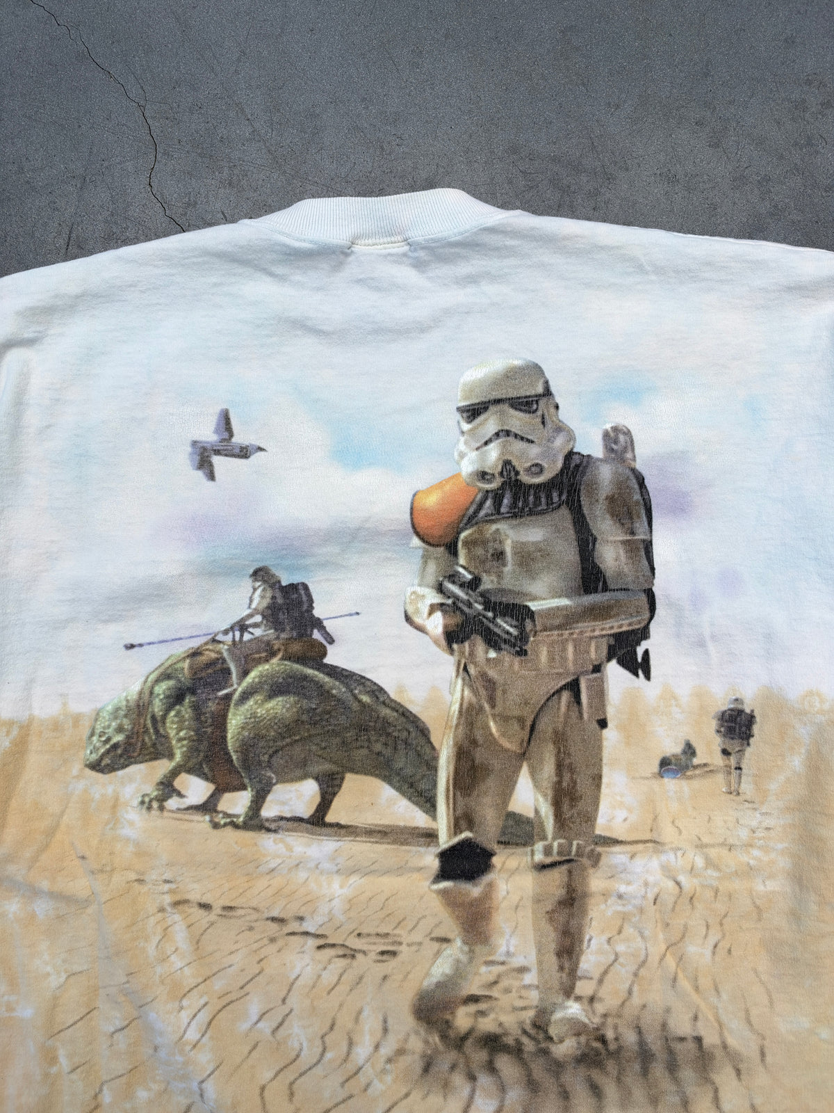 1997 STAR WARS THE MAGIC OF MYTH NATIONAL AIR & SPACE MUSEUM C-3PO & R2-D2 TIE DYE TEE (LIQUID BLUE TAG)