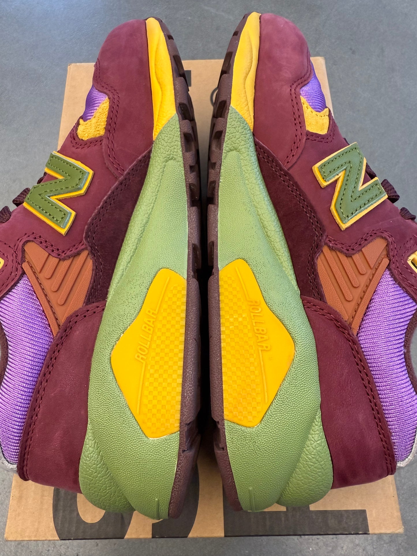 2022 SIZE 5 NEW BALANCE 580 STRAY RATS MAROON PURPLE (PRE-OWNED WITH BOX)