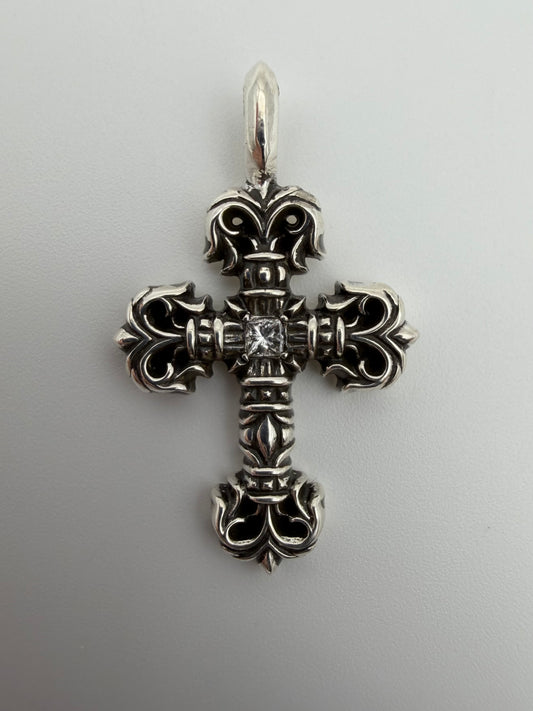 CHROME HEARTS TINY FILIGREE SILVER CROSS PENDANT SINGLE DIAMOND