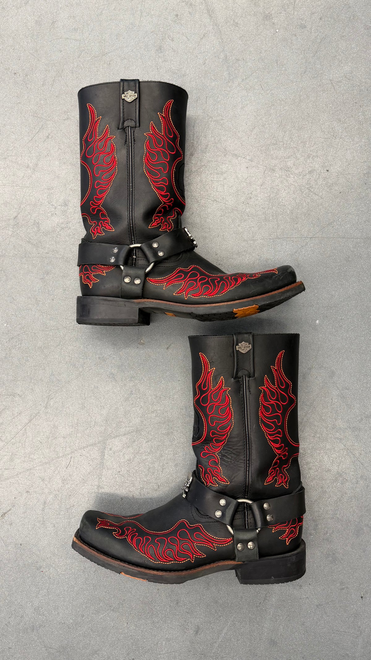 HARLEY-DAVIDSON SLAYTON LEATHER FLAME-EMBROIDERED BOOTS WITH SKULL HARDWARE (W/O BOX)