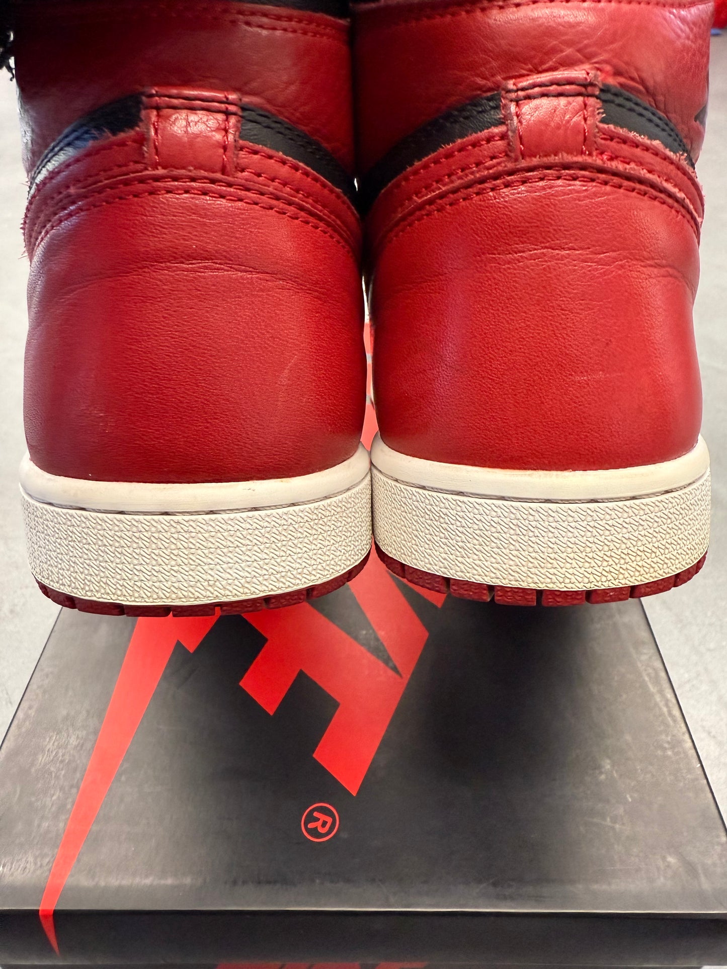 2016 SIZE 11 JORDAN 1 RETRO HIGH BRED BANNED