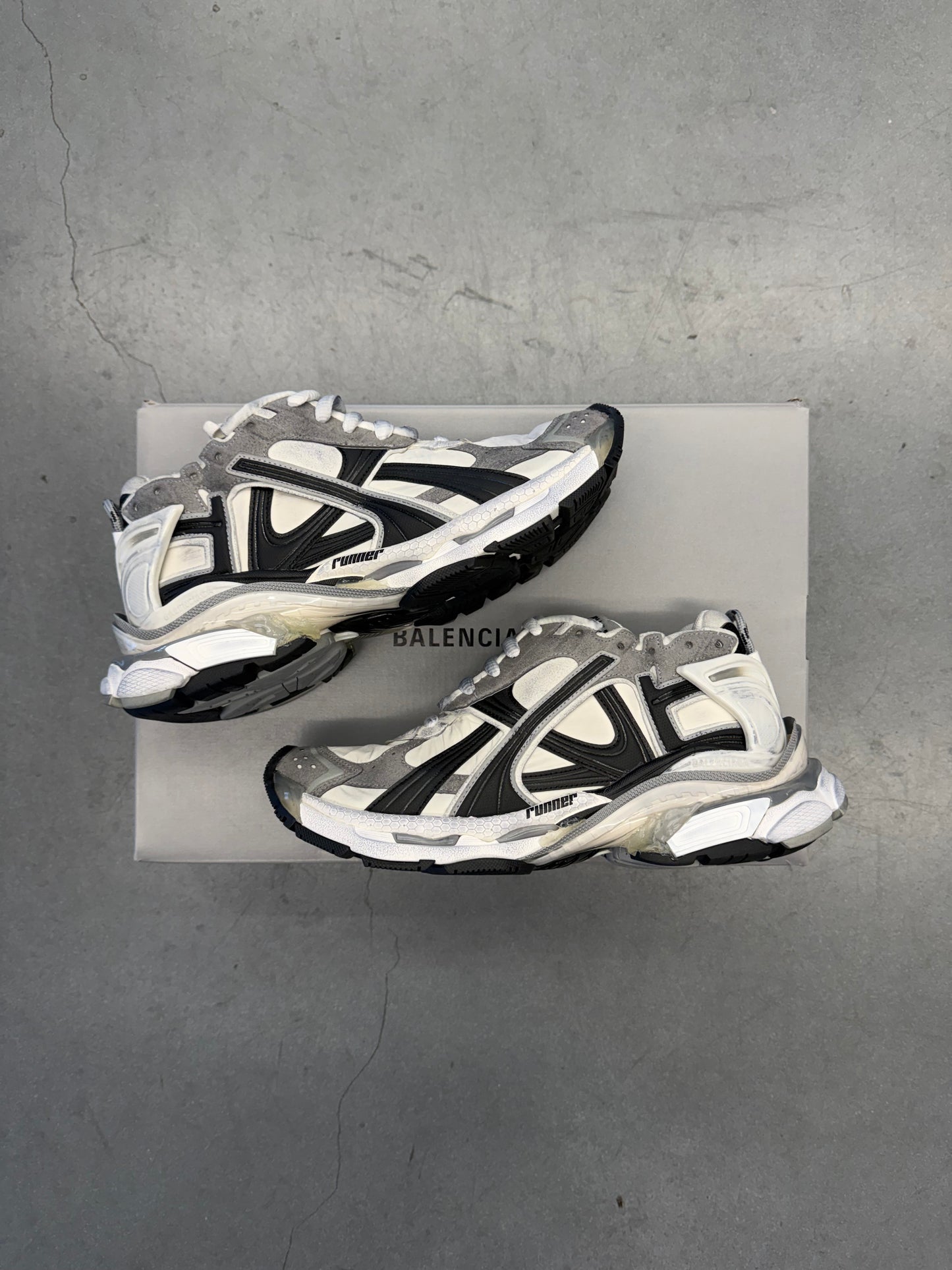 SIZE 42 BALENCIAGA MEN'S RUNNER SNEAKERS NYLON/SUEDE/MESH (NEW WITH BOX)