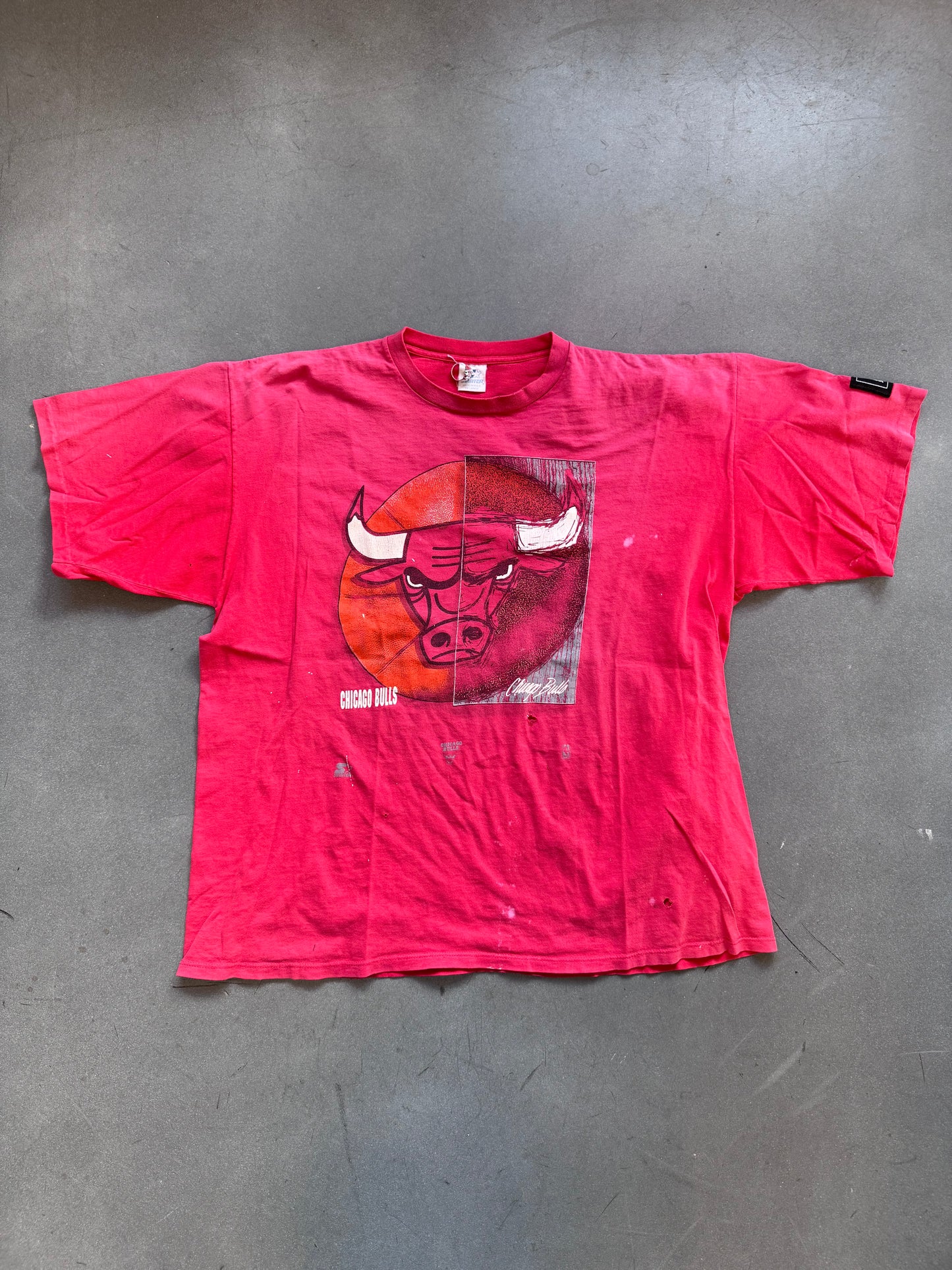 90'S CHICAGO BULLS STARTER SPLIT LOGO PAINT SPLATTERED FADED TEE (STARTER TAG)
