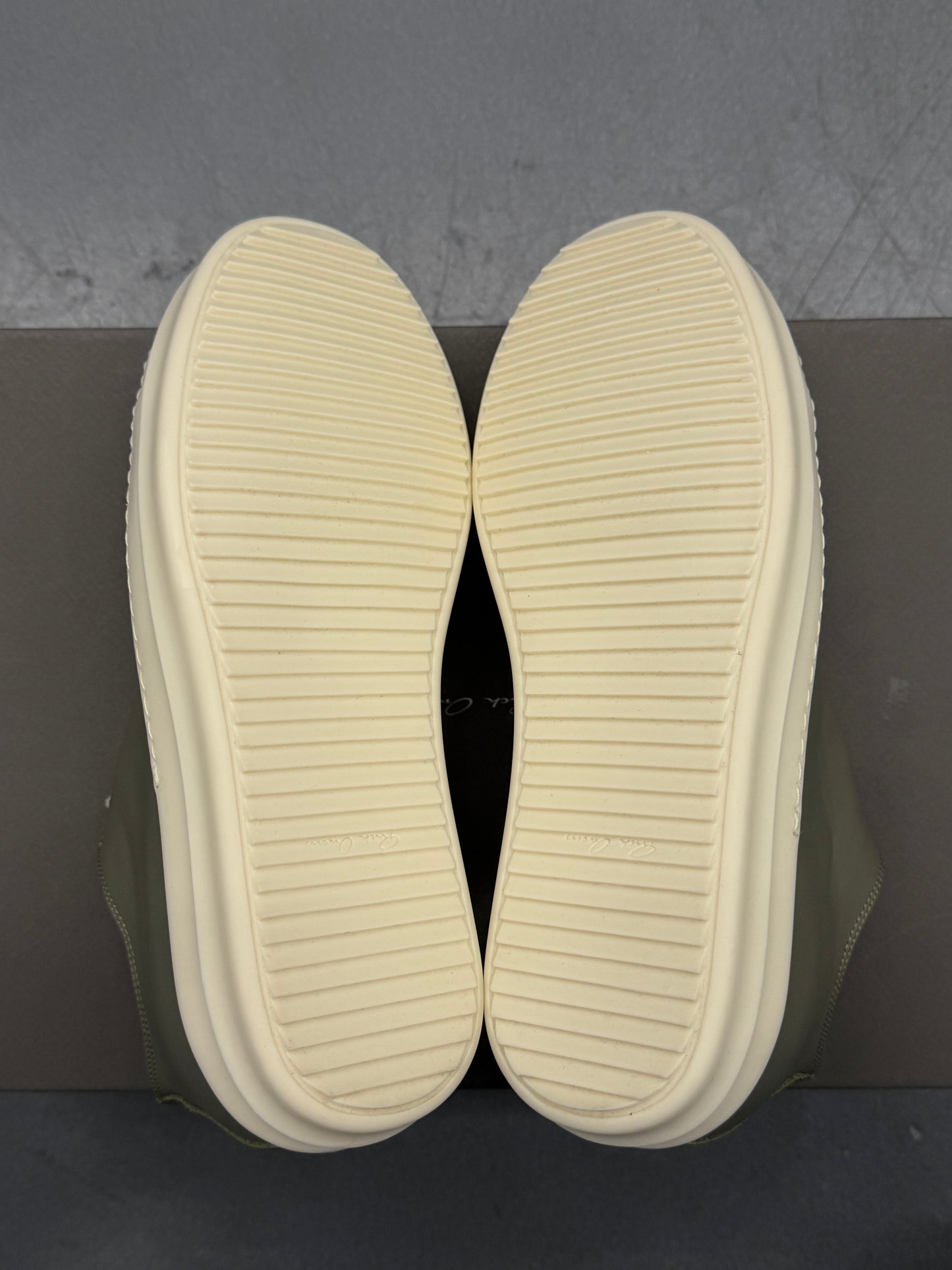 SIZE 40 RICK OWENS LOW SNEAKS - CELADON (NEW IN BOX)