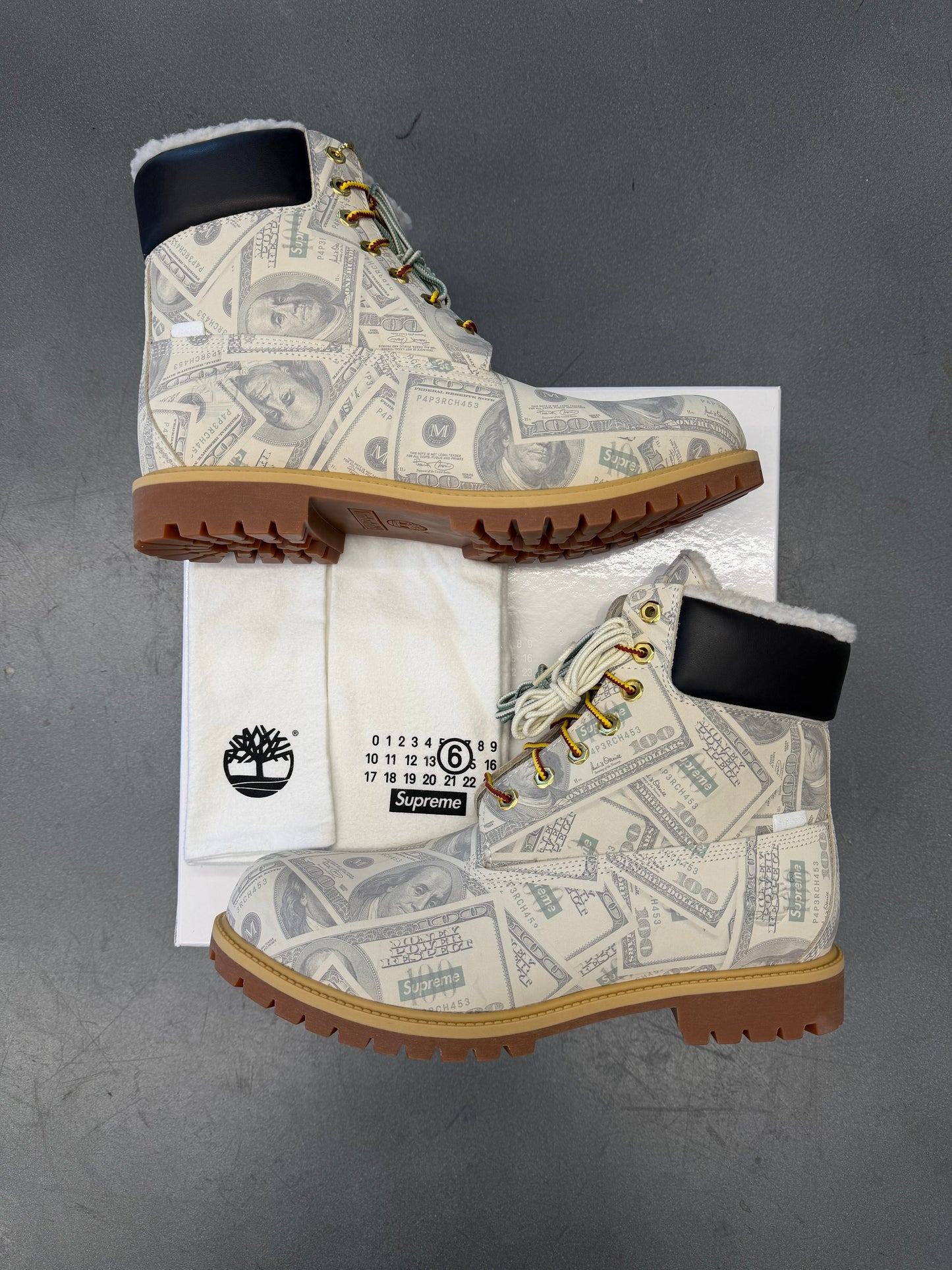 SS26 SUPREME MM-6 TIMBERLAND 6 IN BOOT (W/ BOX)