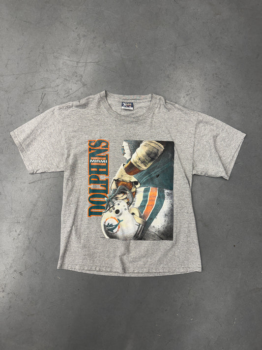 1996 MIAMI DOLPHINS ZOOMED IN PLAYER HOLDING HELMET TEE (LEE SPORT TAG)