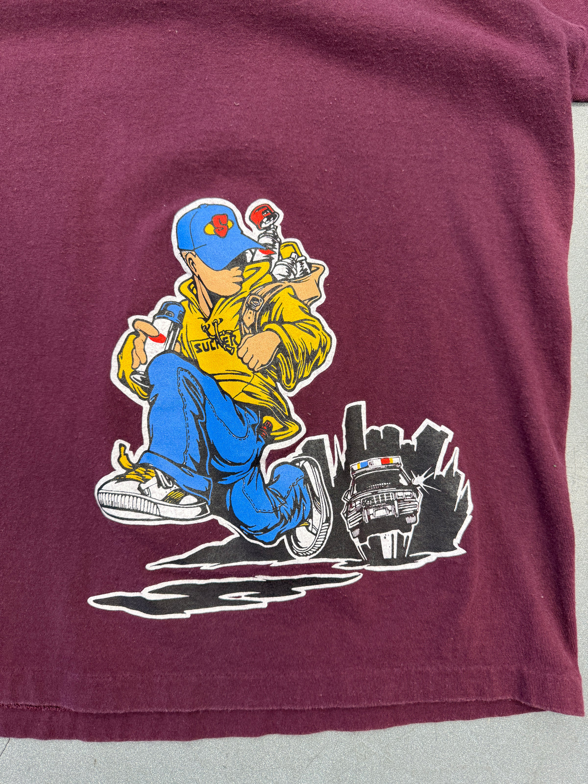 90S SUCKER GRAFFITI TEE (SUCKER TAG)