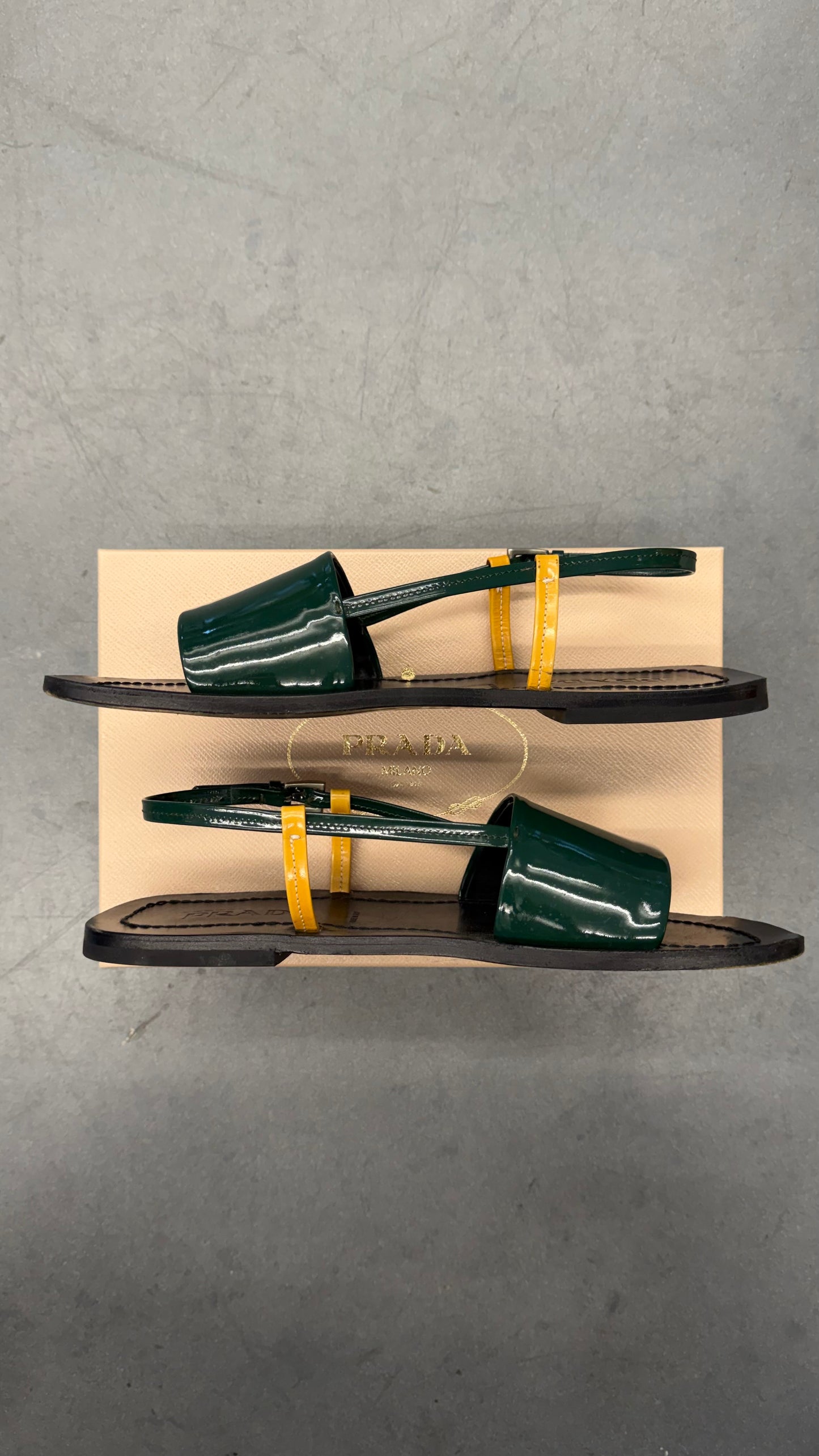 SIZE 10 PRADA GREEN PATENT LEATHER SANDALS (W/BOX)