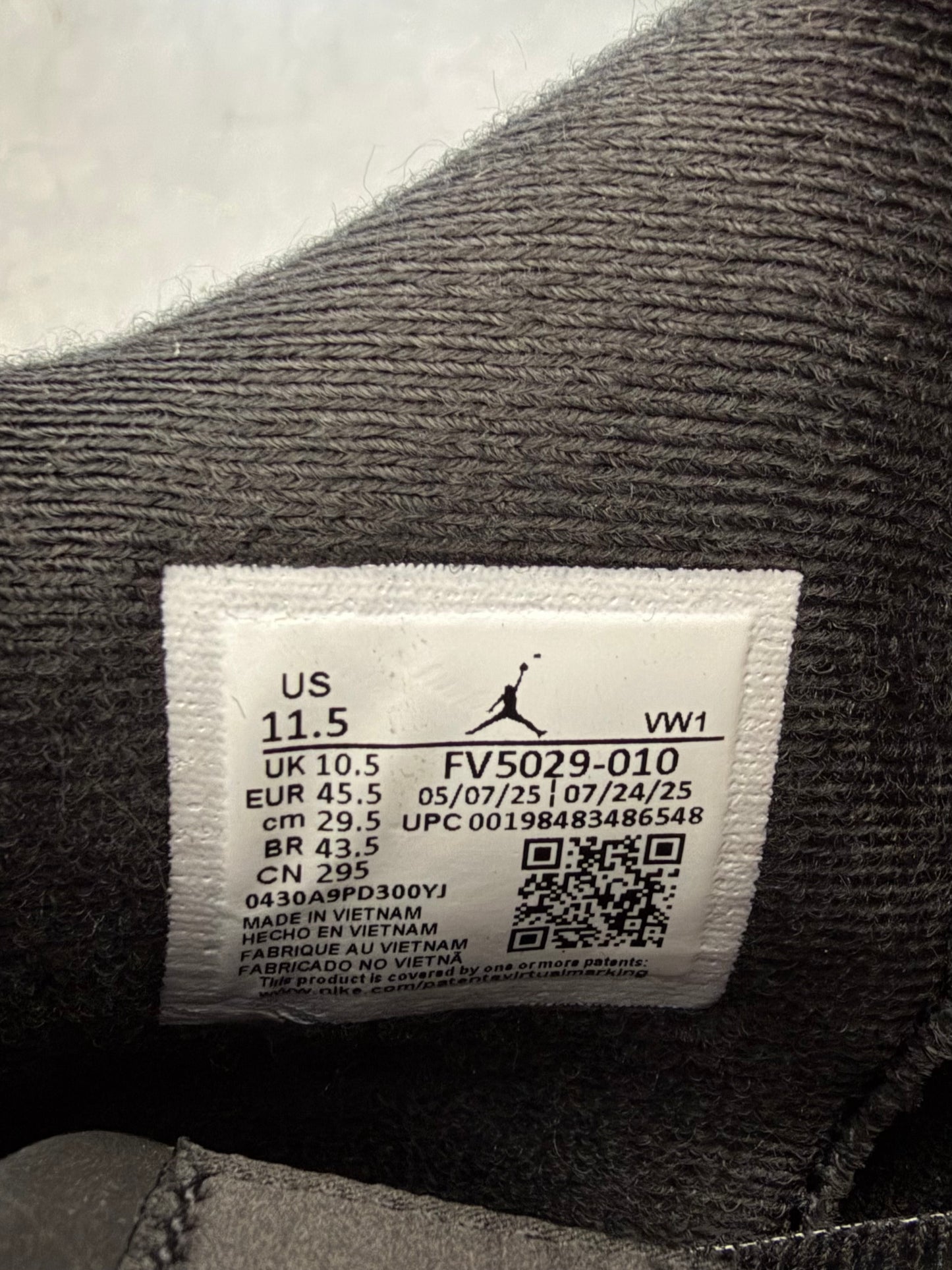 2025 JORDAN 4 RETRO BLACK CAT (W/BOX)