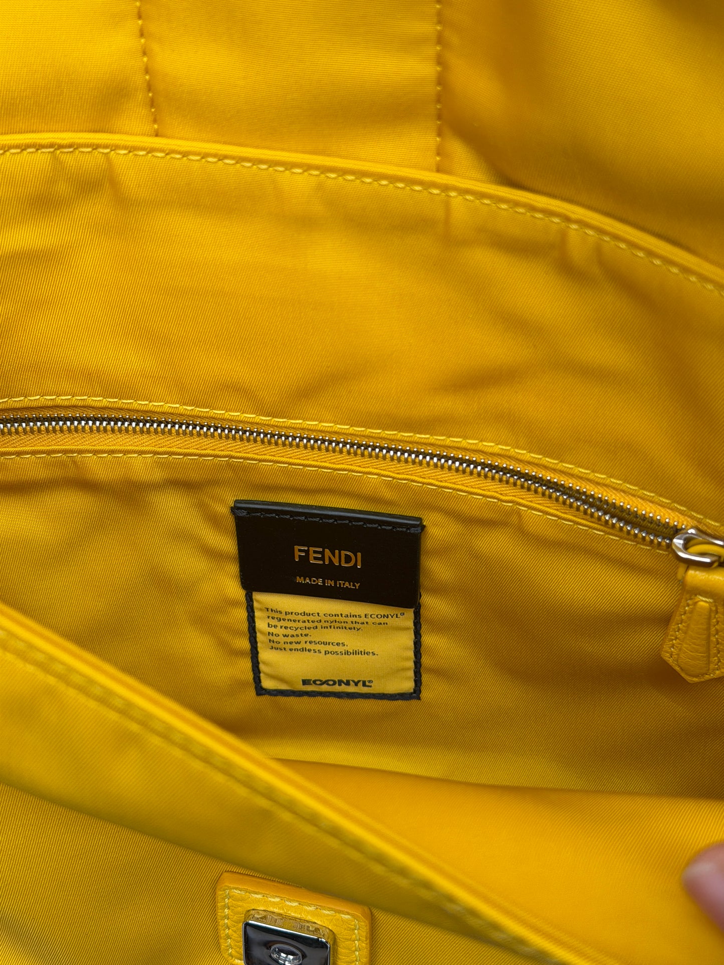 FENDI BAGUETTE MESSENGER BAG MEDIUM