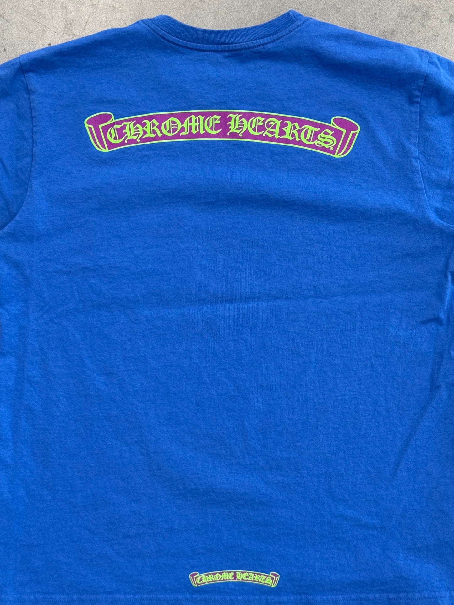 CHROME HEARTS SCROLL LOGO POCKET TEE - BLUE/PURPLE