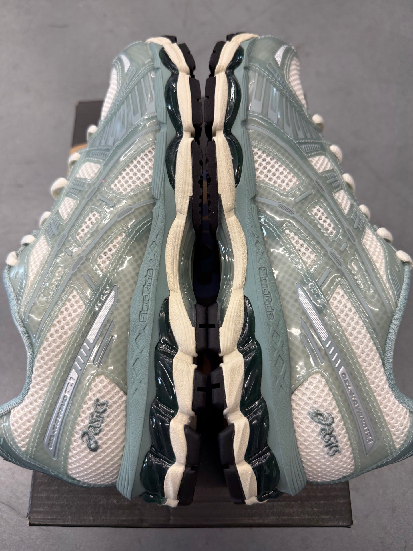 2024 SIZE 8 ASICS GEL-KAYANO 12.1 KITH CREAM SAGE (NWT)