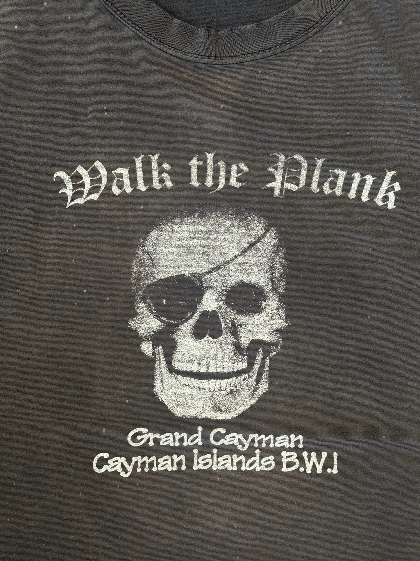 WALK THE PLANK GRAND CAYMAN ISLANDS B.W.I FADED SKULL TEE (PULLED TAG)