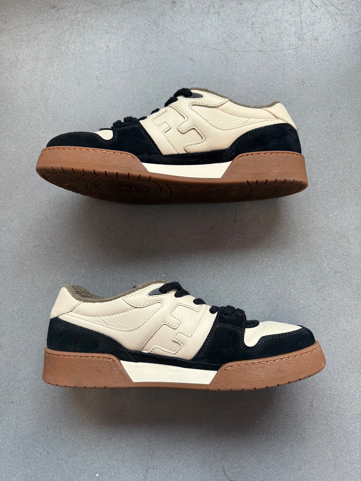 SIZE 10 FENDI MATCH LOW TOP LEATHER SNEAKERS (PRE-OWNED NO BOX)