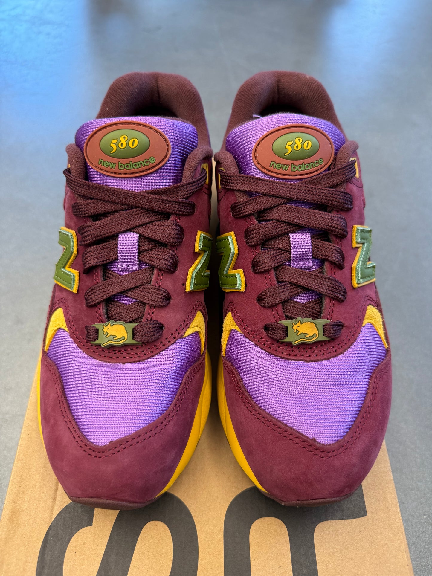 2022 SIZE 5 NEW BALANCE 580 STRAY RATS MAROON PURPLE (PRE-OWNED WITH BOX)