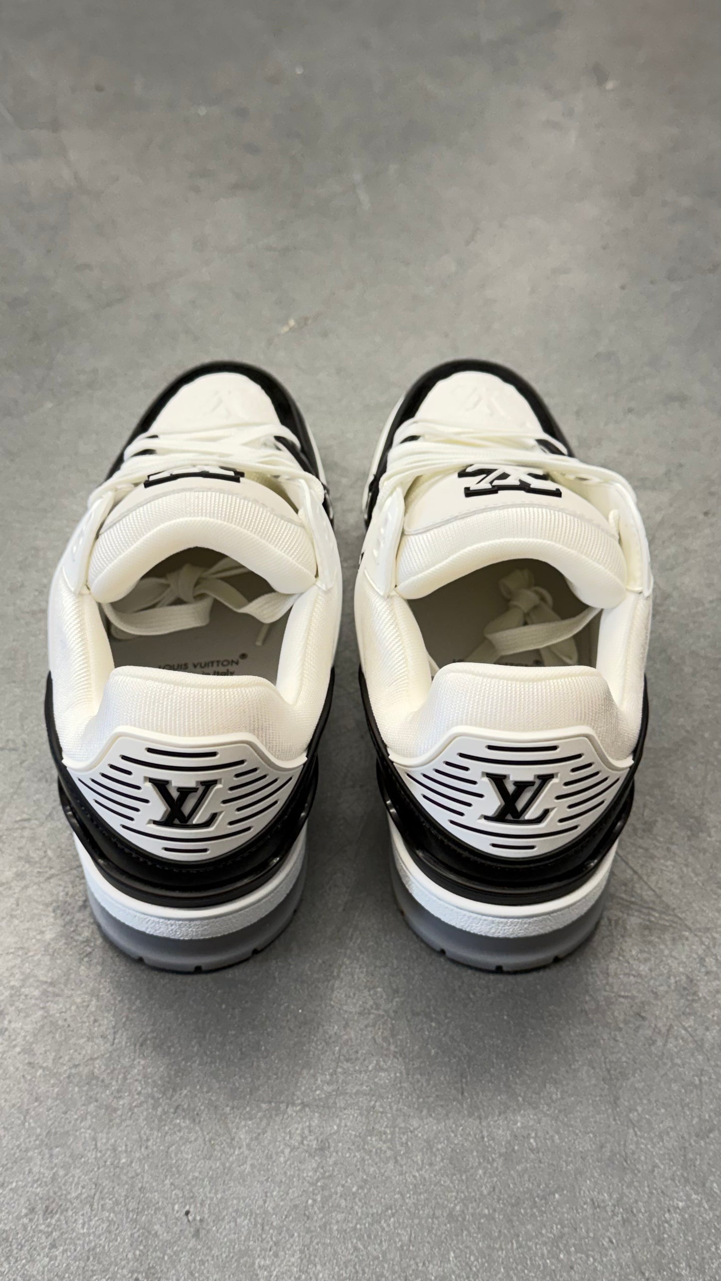 SS25 LOUIS VUITTON PATENT LEATHER TRAINER SNEAKERS - BLACK/WHITE
