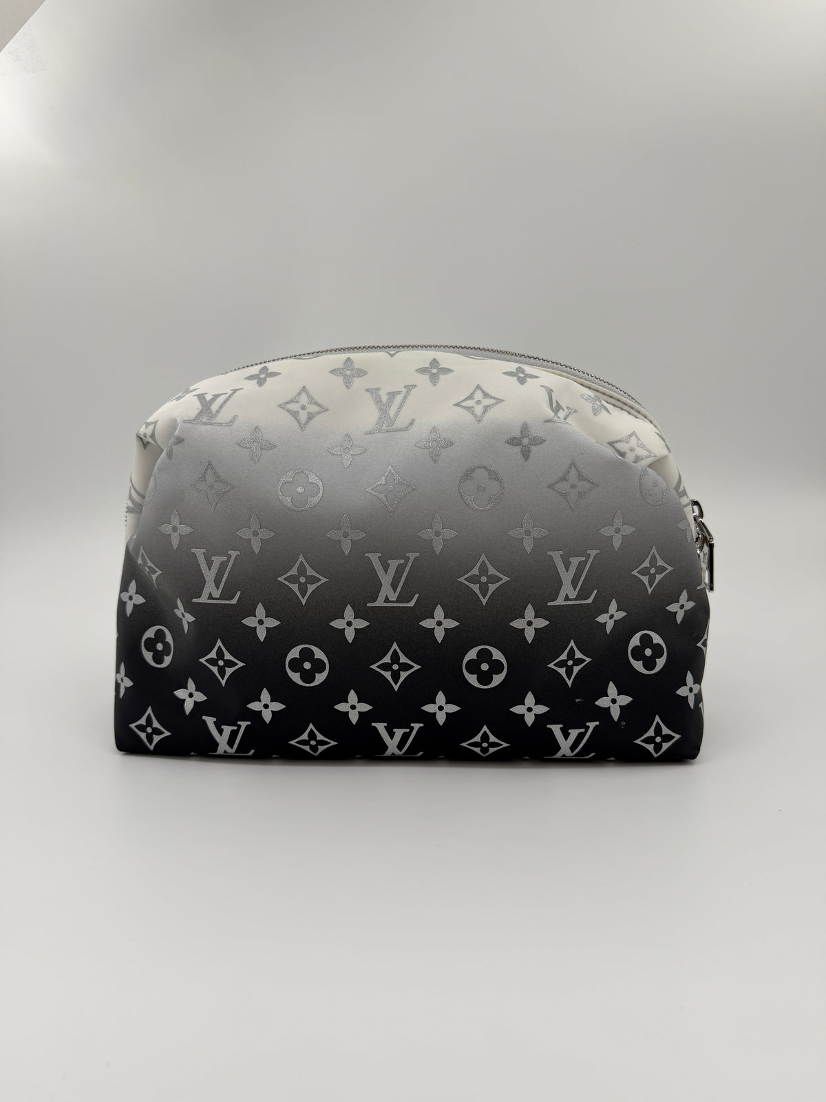2024 LOUIS VUITTON COSMETIC POUCH - FROST GRADIANT SILVER