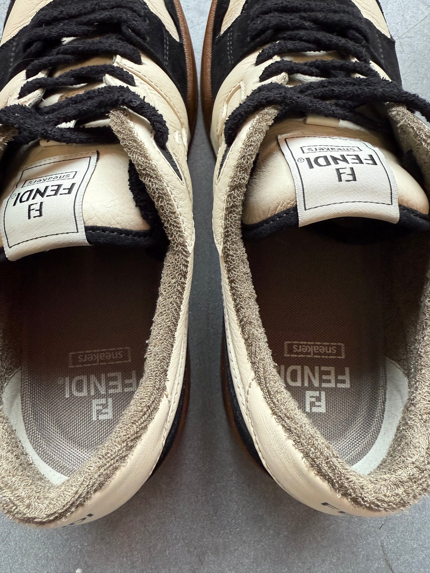 SIZE 10 FENDI MATCH LOW TOP LEATHER SNEAKERS (PRE-OWNED NO BOX)