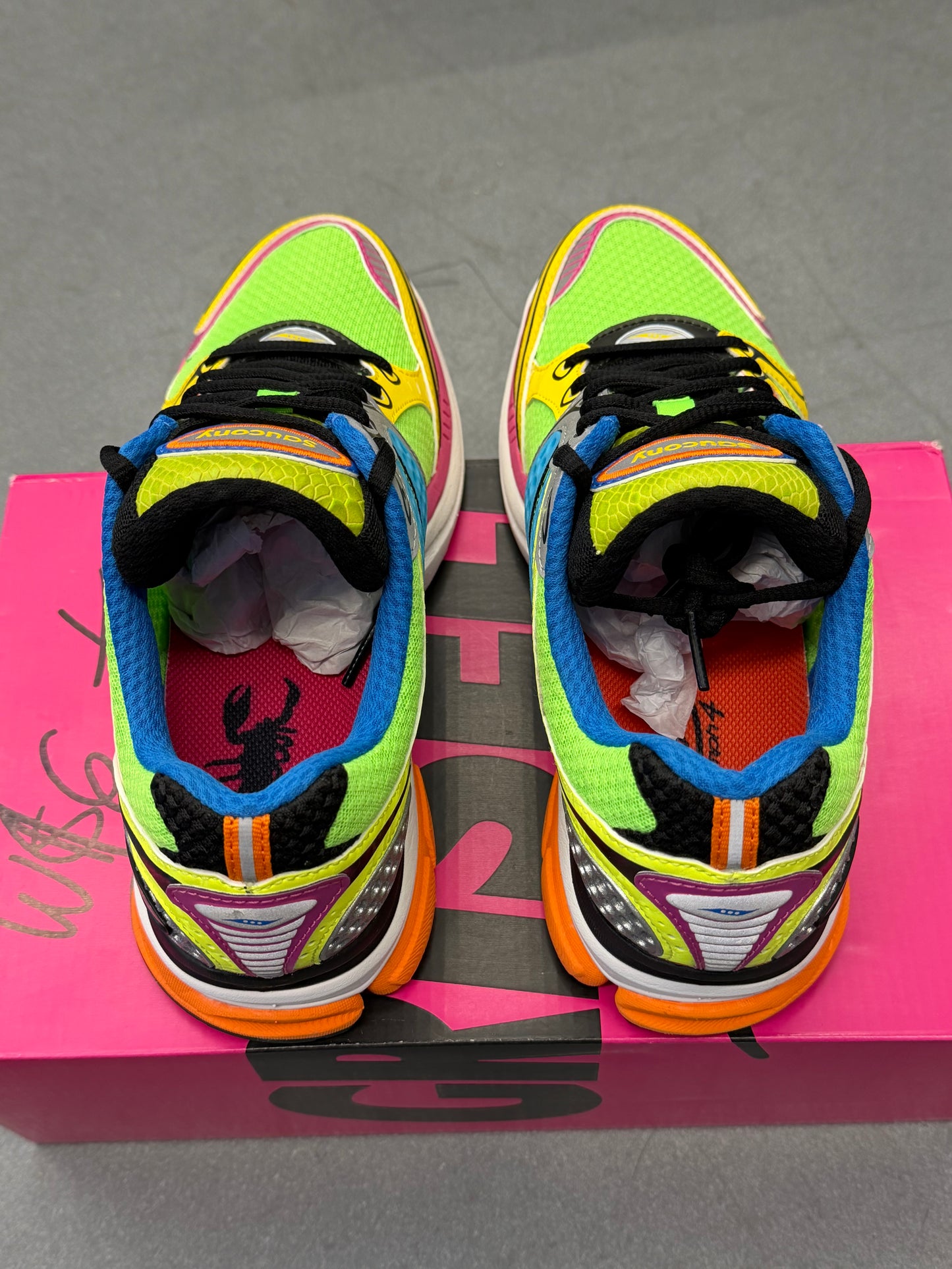 2025 SIZE 7 SAUCONY PROGRID TRIUMPH 4 WESTSIDE GUNN SUPER FLYGOD (NEW WITH SIGNED BOX)