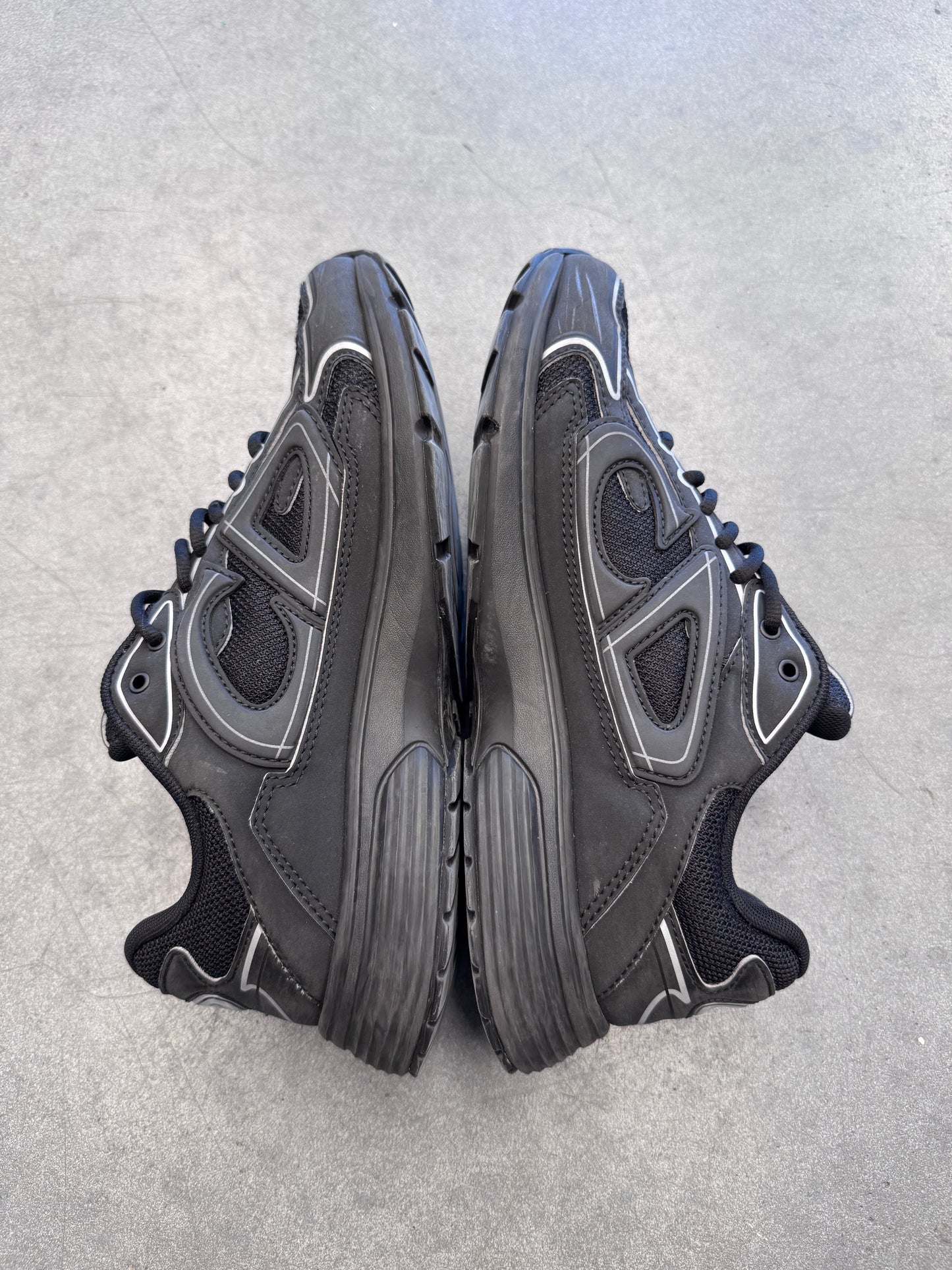 SIZE 41 DIOR B30 TRIPLE BLACK REFLECTIVE SNEAKERS (FITS US 9)