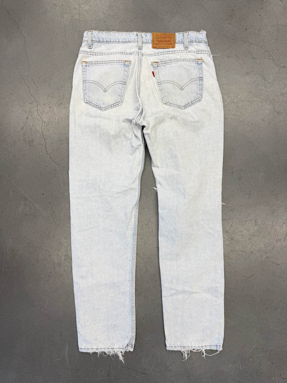VINTAGE LEVI'S 505 REGULAR FIT FADED BLUE DENIM JEANS (36X32)