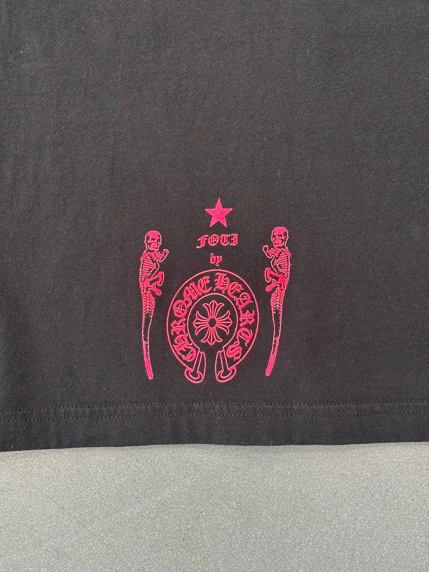 CHROME HEARTS FOTI PINK HARRIS TEETER LS TEE - BLACK (S)