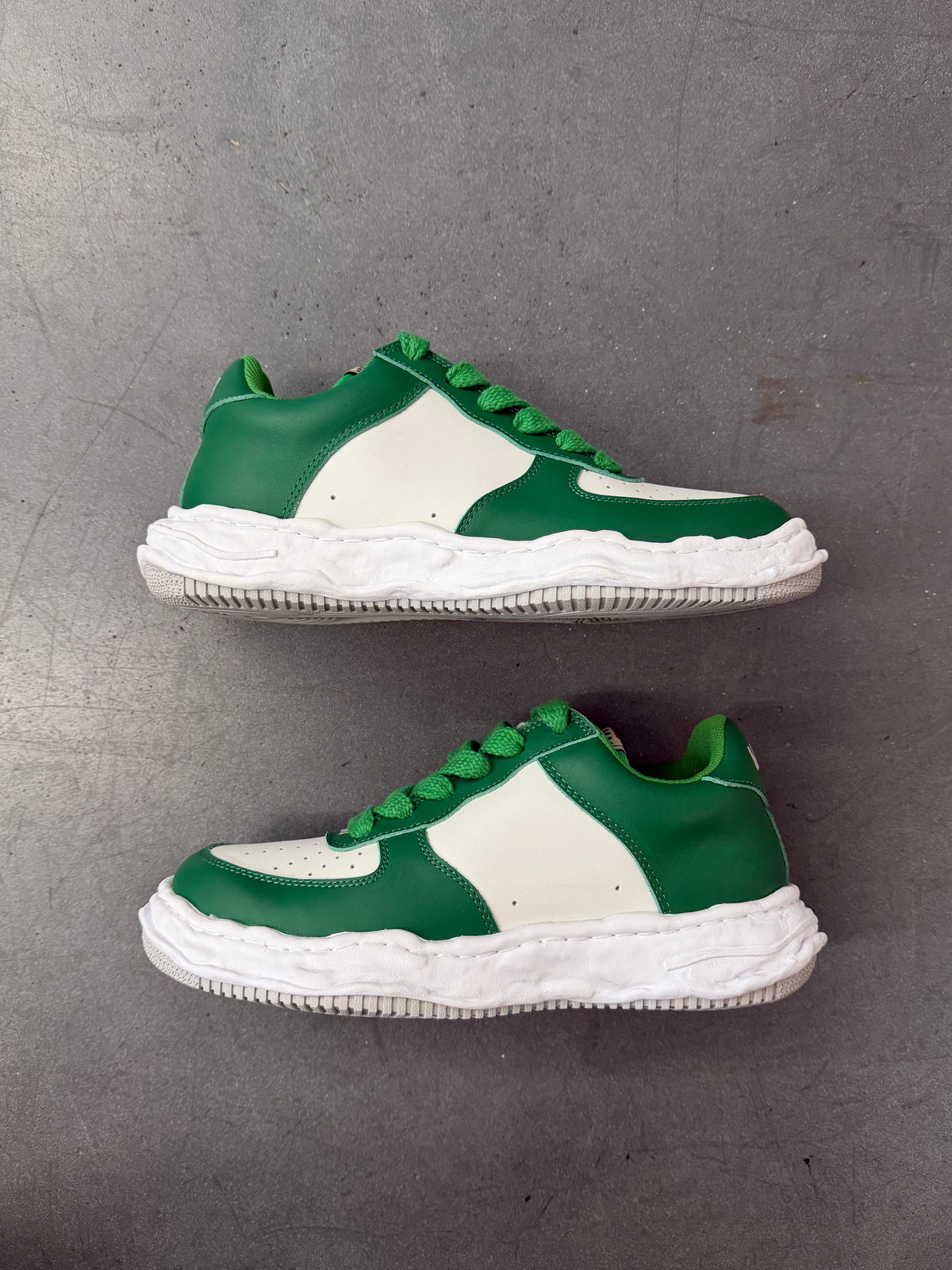 MAISON MIHARA YASUHIRO WAYNE OG SOLE GREEN & WHITE LEATHER LOW-TOP SNEAKERS (EU 44)