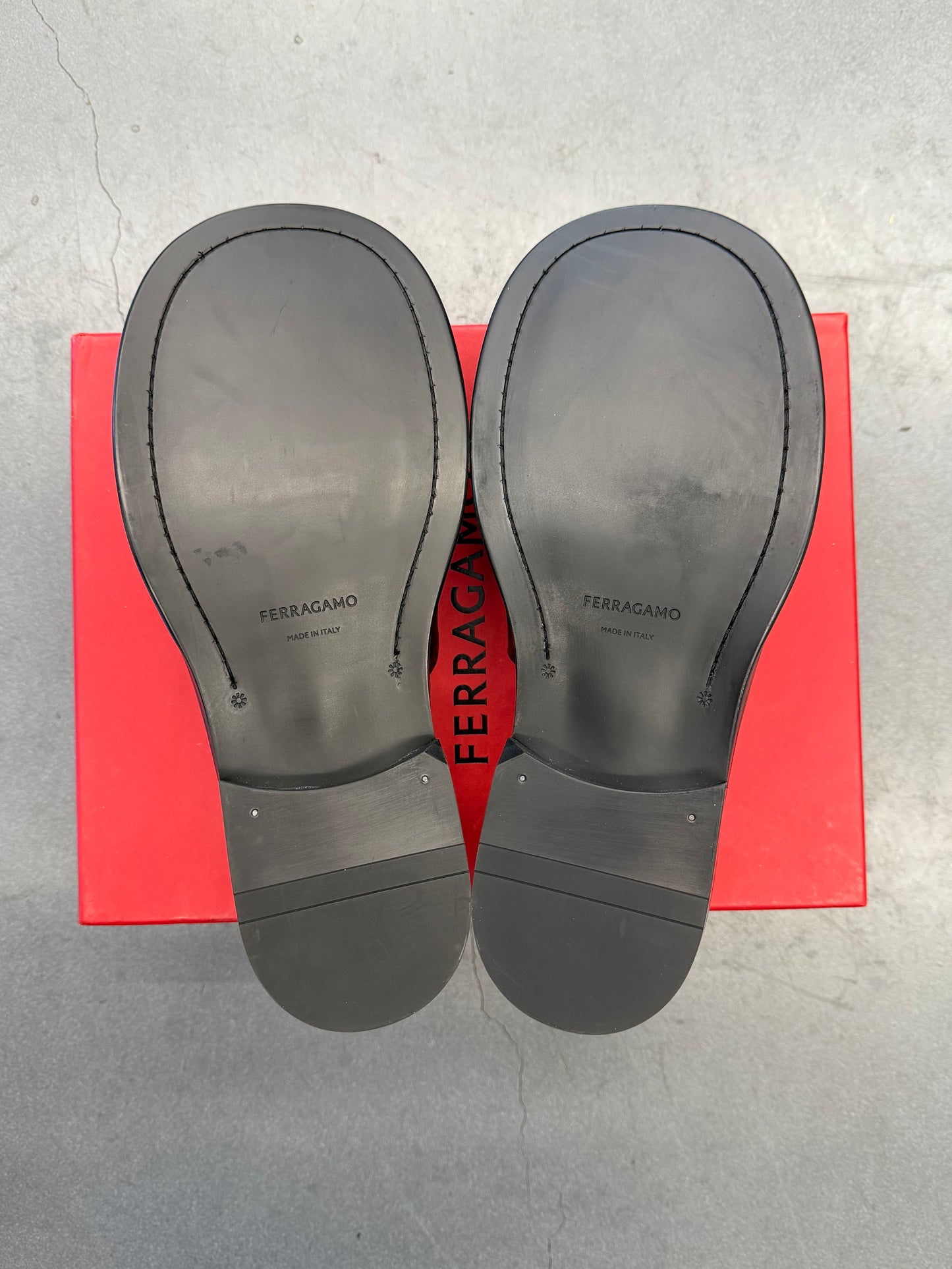FERRAGAMO FIDELE BLACK LEATHER WIDE TOE LOAFERS (W/BOX)