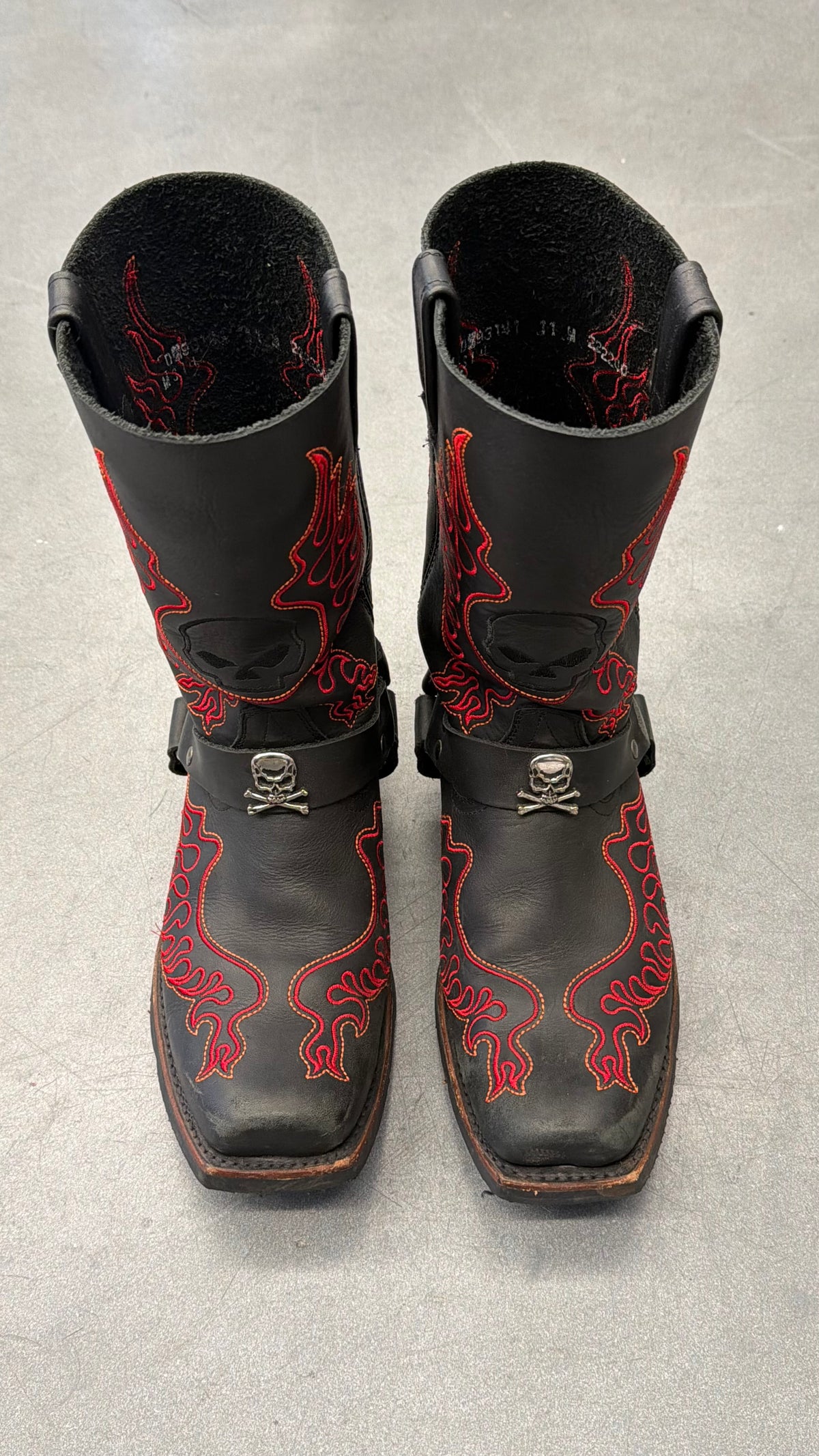 HARLEY-DAVIDSON SLAYTON LEATHER FLAME-EMBROIDERED BOOTS WITH SKULL HARDWARE (W/O BOX)