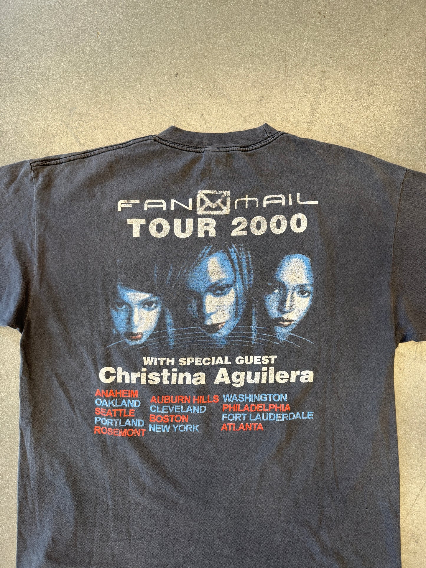 2000 TLC "NO SCRUBS" FAN MAIL TOUR TEE (TRIPLE A TAG)