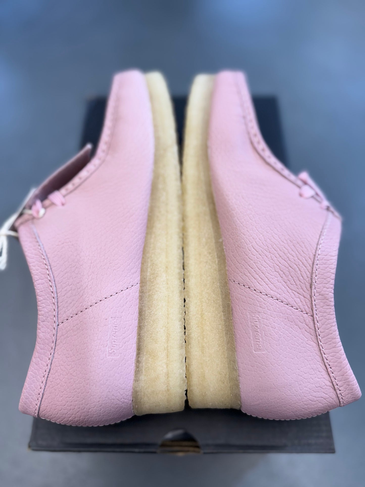 2025 SIZE 9.5 SUPREME CLARK ORIGINALS WALLABEE PINK REFLECTIVE (NEW WITH BOX)