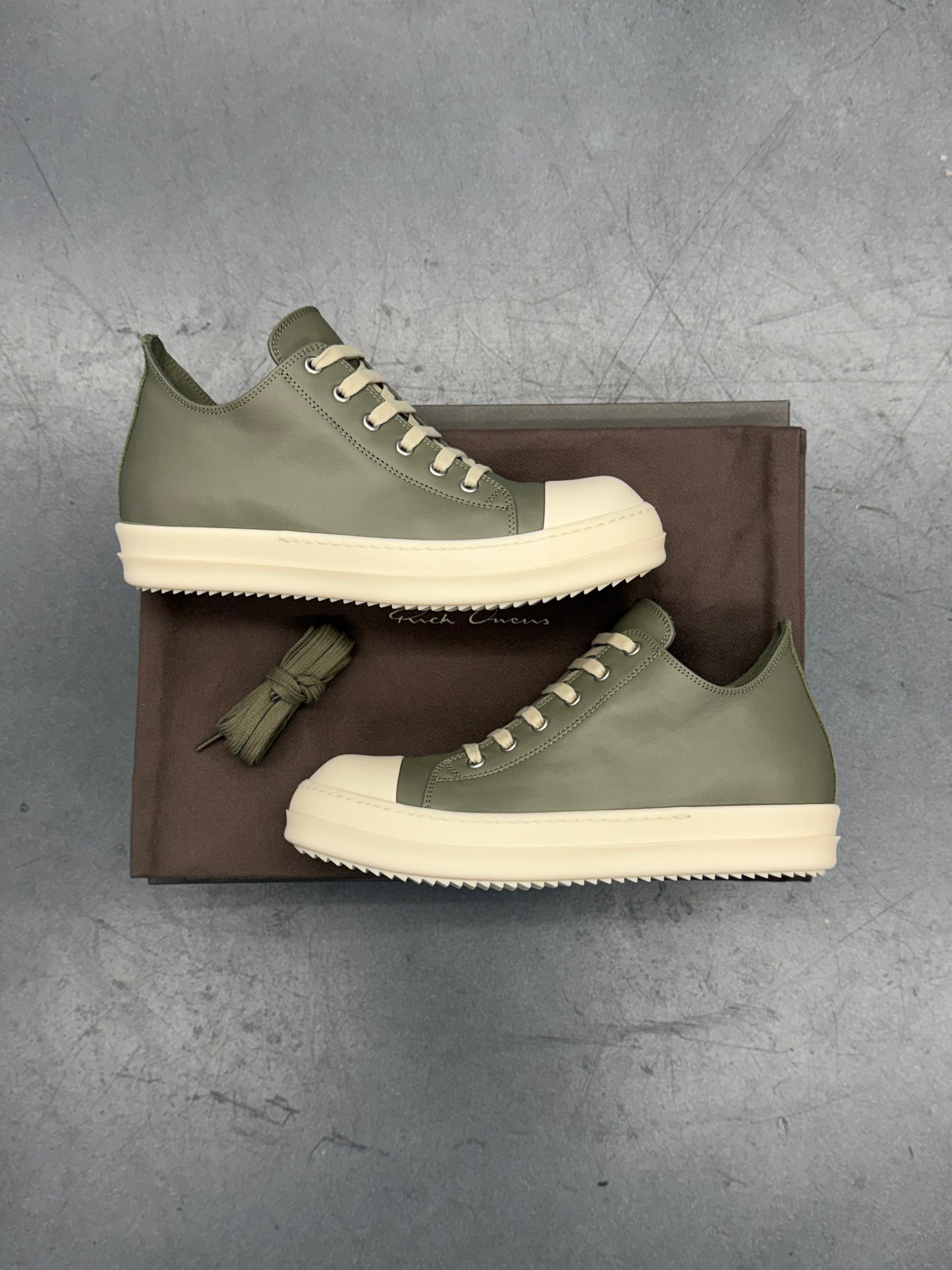 SIZE 40 RICK OWENS LOW SNEAKS - CELADON (NEW IN BOX)