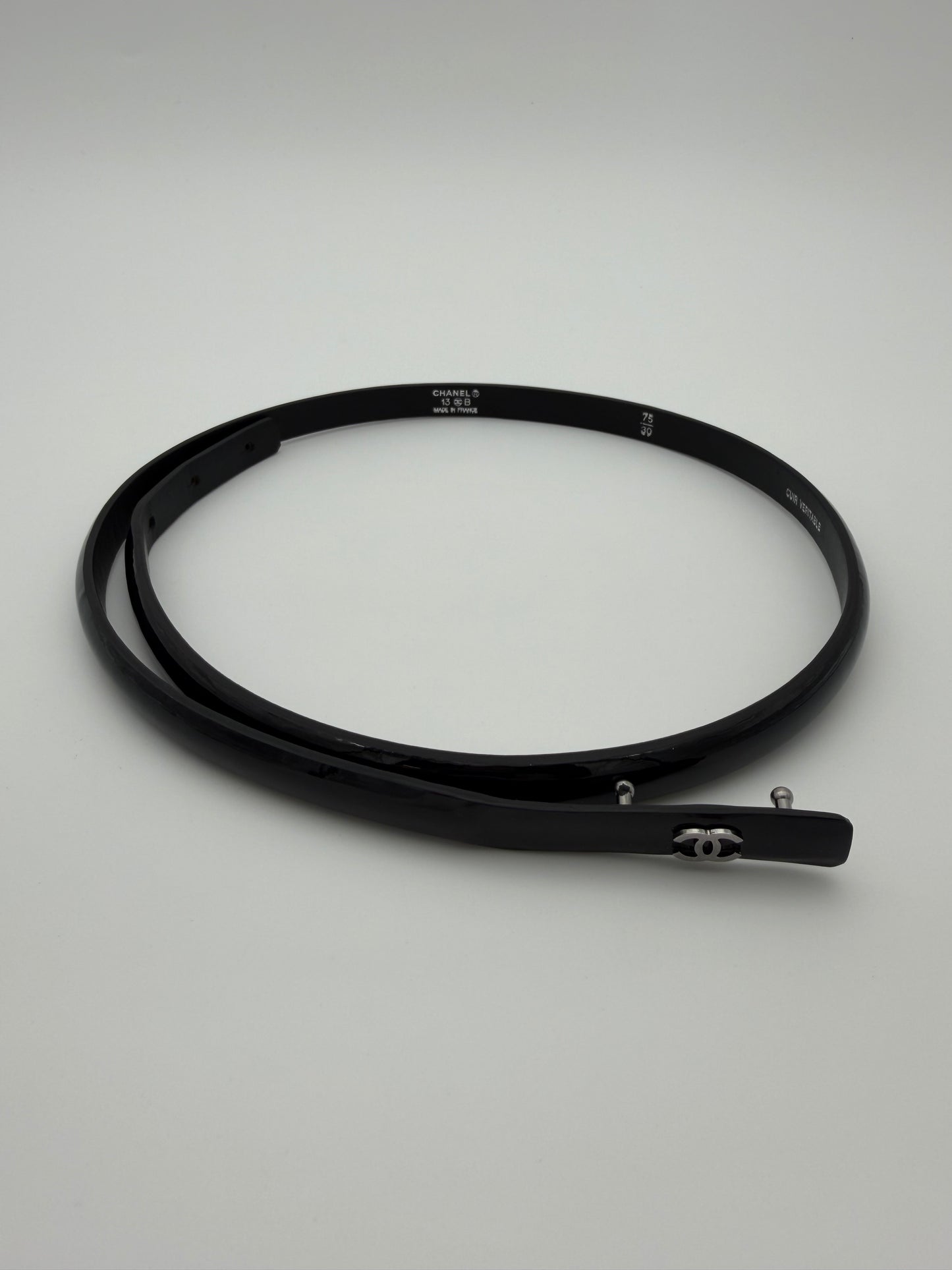 VINTAGE CHANEL PATENT LEATHER SKINNY BELT - 75CM (WITH BOX)