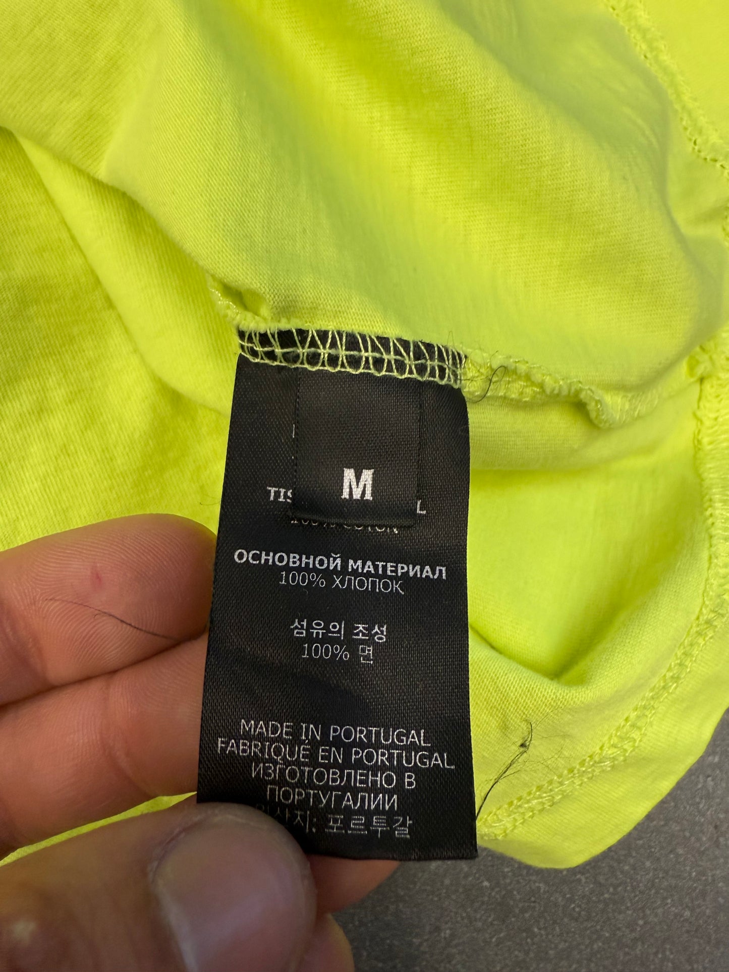 VETEMENTS "HELLO MY NAME IS" TEE - NEON YELLOW