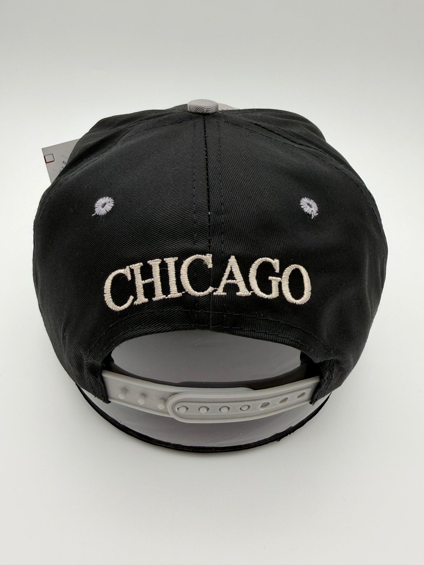 90S WHITE SOX VERTICAL SPELLOUT PANEL SNAPBACK (GENUINE MERCHANDISE TAG) (NWT)