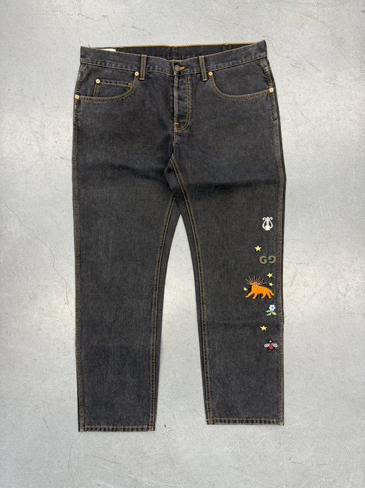 SS19 GUCCI SYMBOLS ANIMAL EMBROIDERED TAPERED DENIM JEANS - BLACK (ITALIAN SIZE 40)