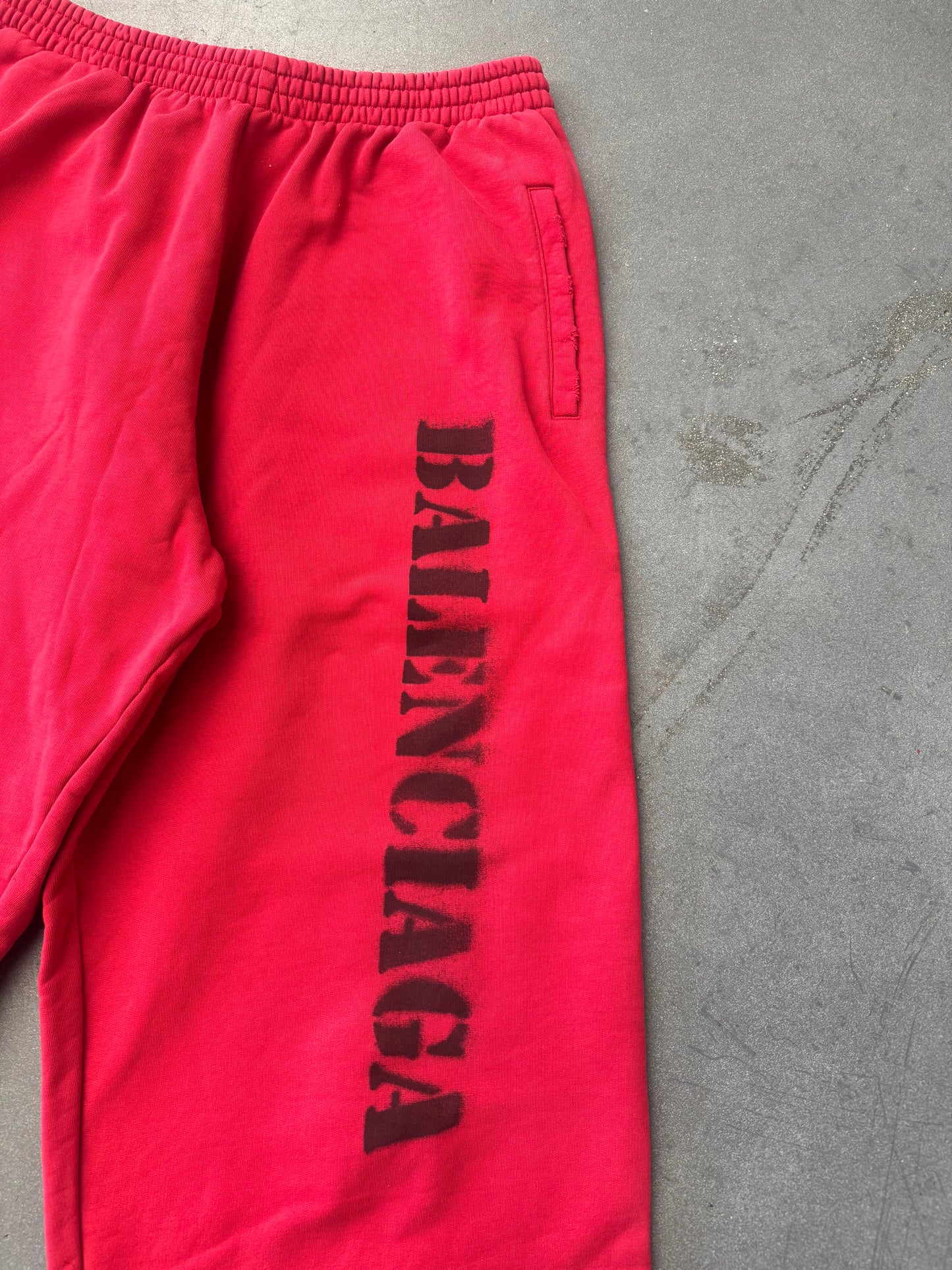 BALENCIAGA STENCIL TYPE BAGGY SWEATPANT - RED
