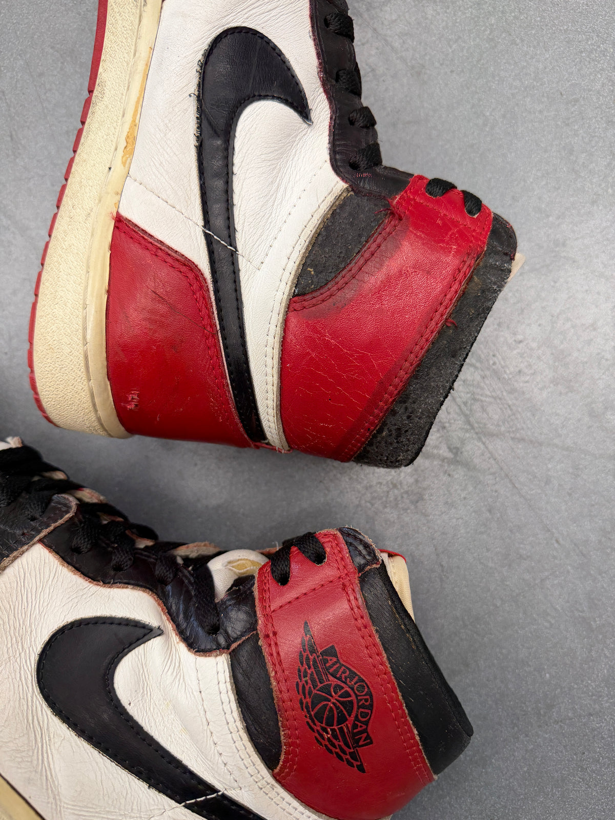 1985 AIR JORDAN 1 HIGH - PAINTED CHICAGO BLACK TOE (E)