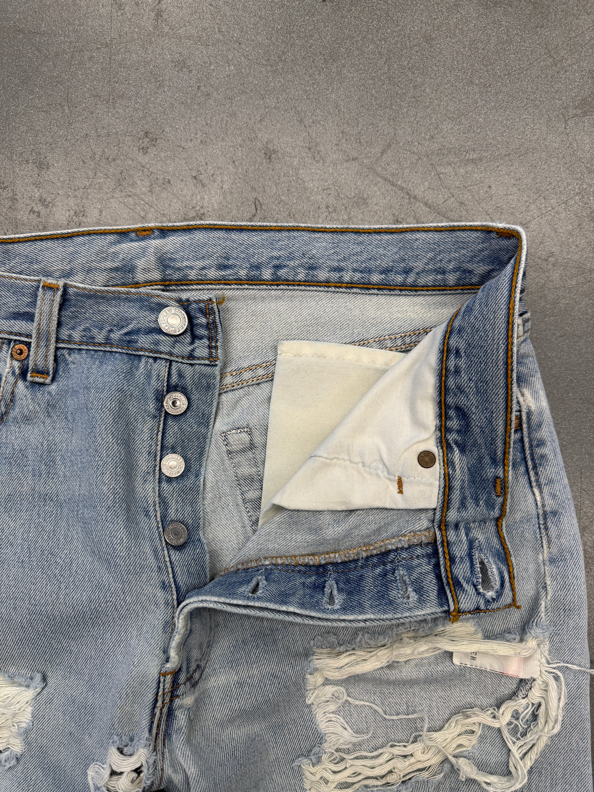 90S LEVI'S 501 DISTRESSED LIGHT DENIM JEANS (FADED BACK PATCH) (33X32)