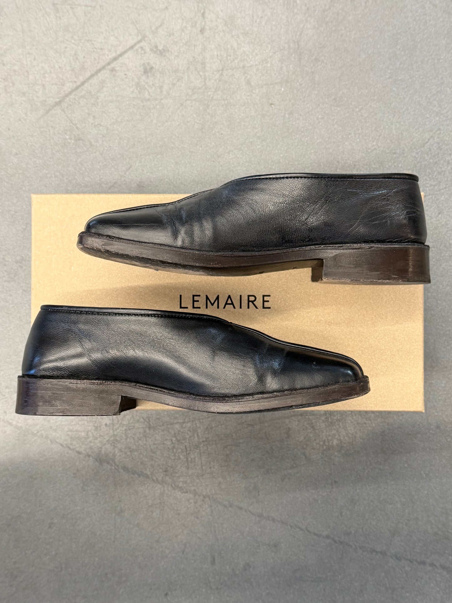 SIZE 40 LEMAIRE PIPED SQUARE-TOE LOAFERS - BLACK (PRE-OWNED WITH BOX)