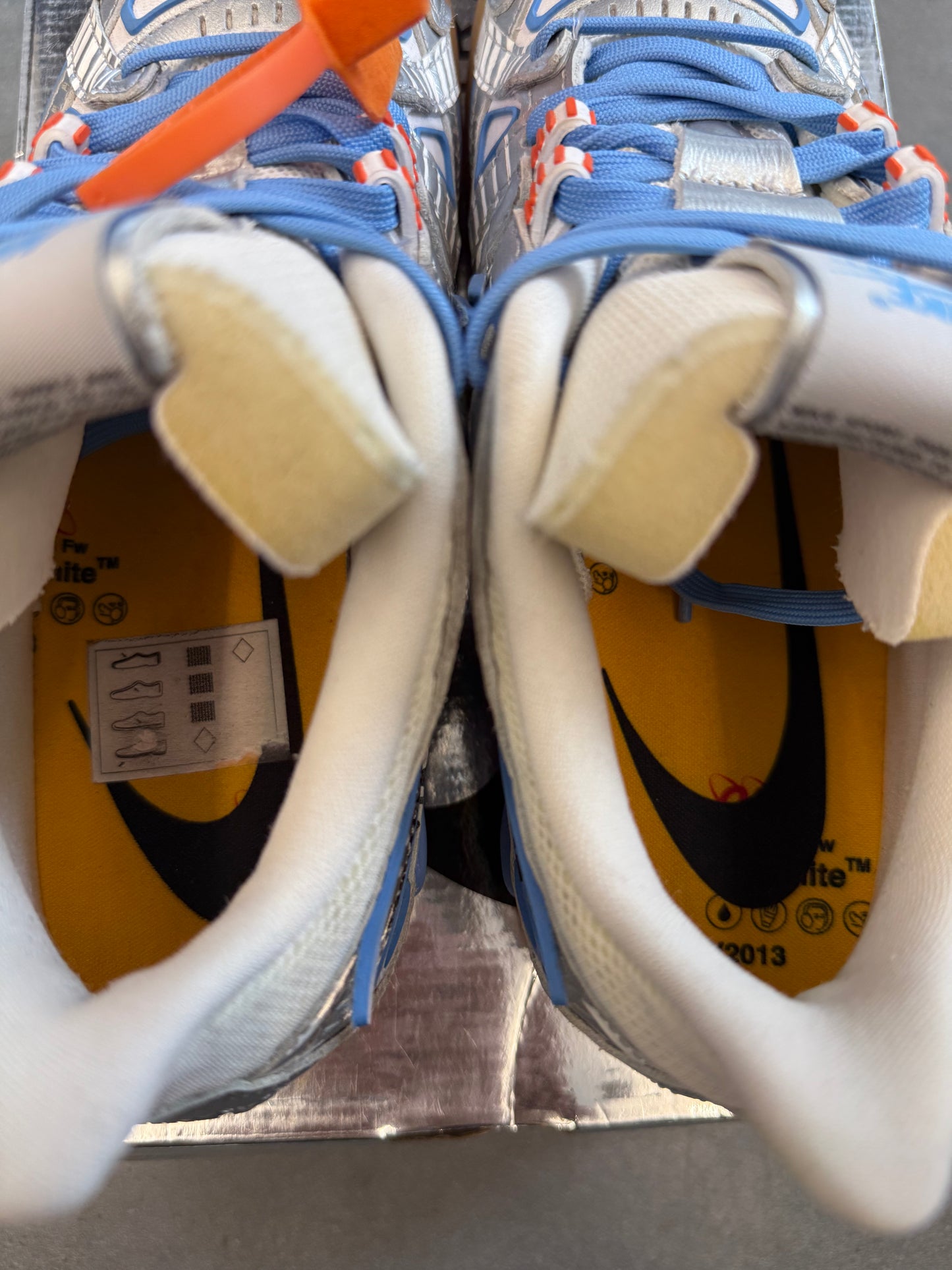 2020 SIZE 7.5 NIKE AIR RUBBER DUNK OFF-WHITE UNIVERSITY BLUE (PRE-OWNED WITH BOX)